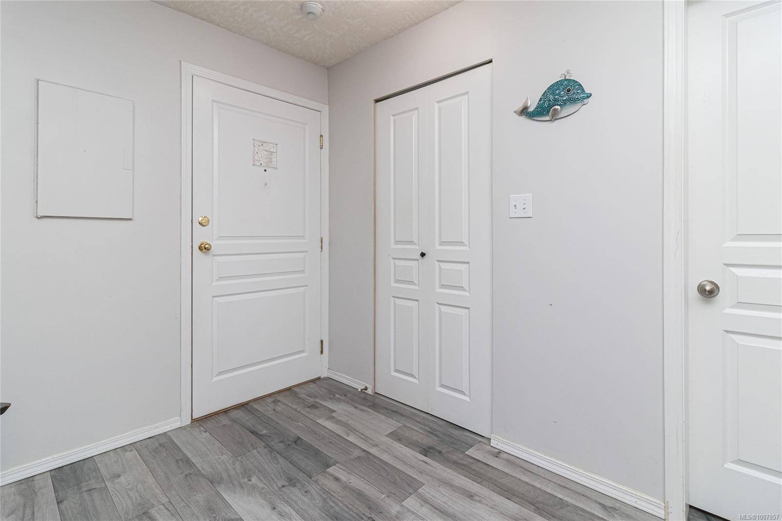 Saanich, BC V8Z 7J1,494 Marsett Pl #211