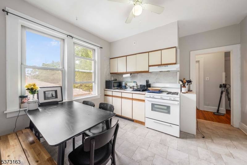 Rahway City, NJ 07065,305 Waite Ave Apt 1/F2 #1