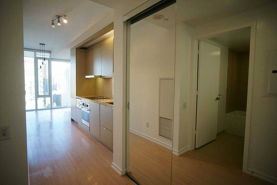 Toronto C01, ON M5V 0G6,101 Peter ST #4005