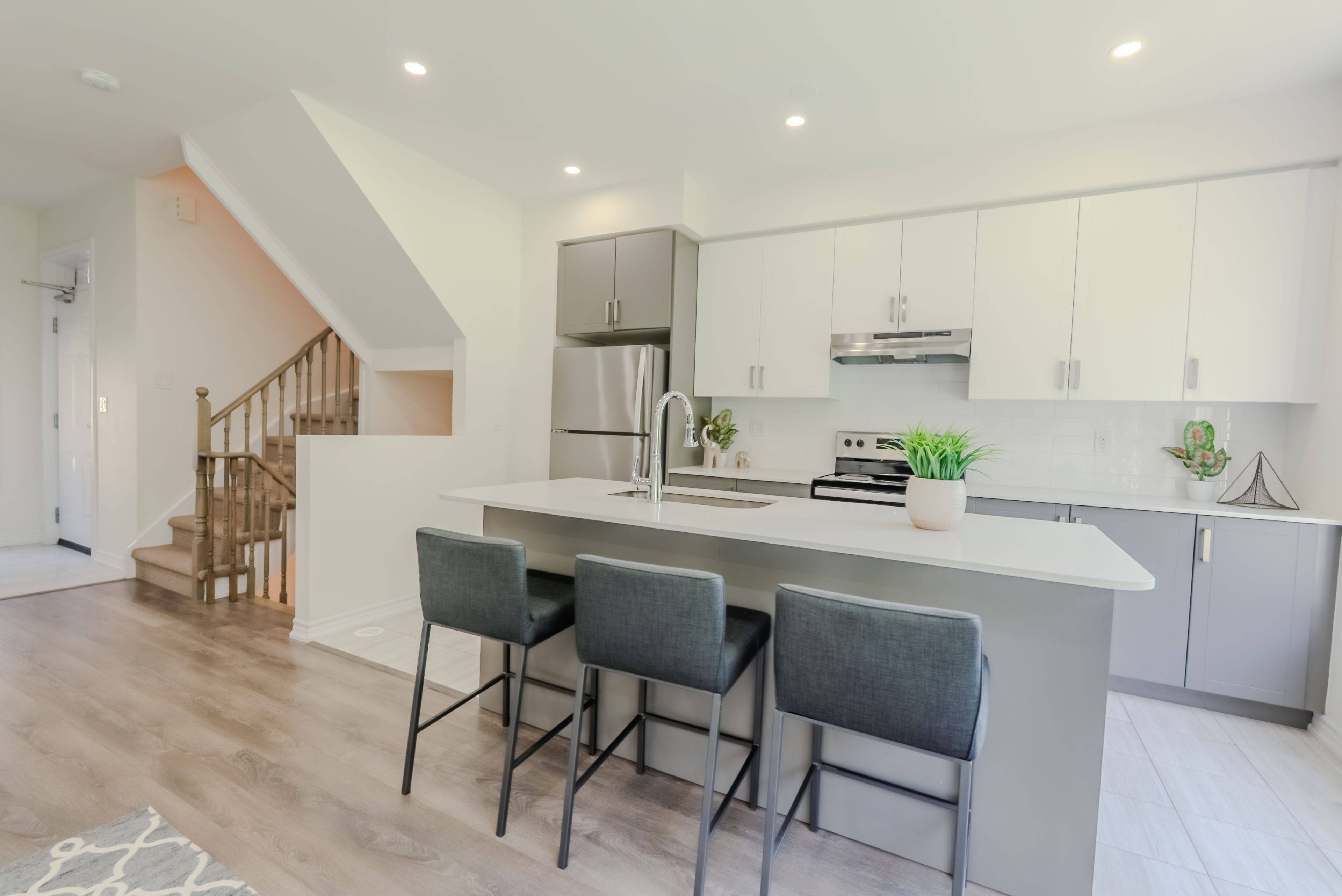 Vaughan, ON L6A 5B1,181 Parktree DR #42