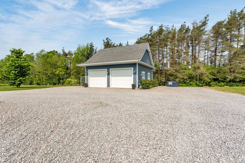 Norfolk, ON N0E 1G0,210 Beach LN