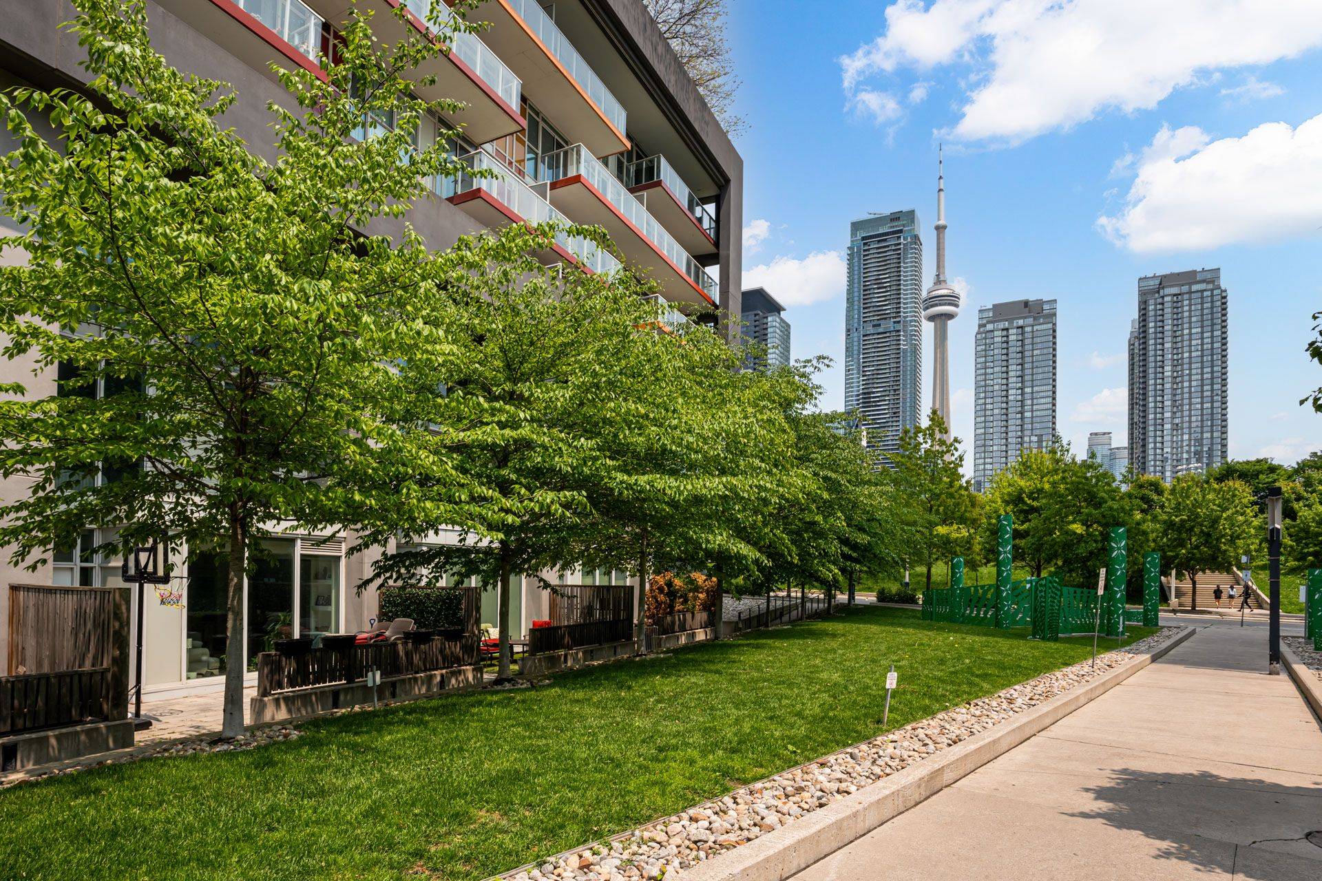 Toronto C01, ON M5V 0J9,85 Queens Wharf RD #Th3