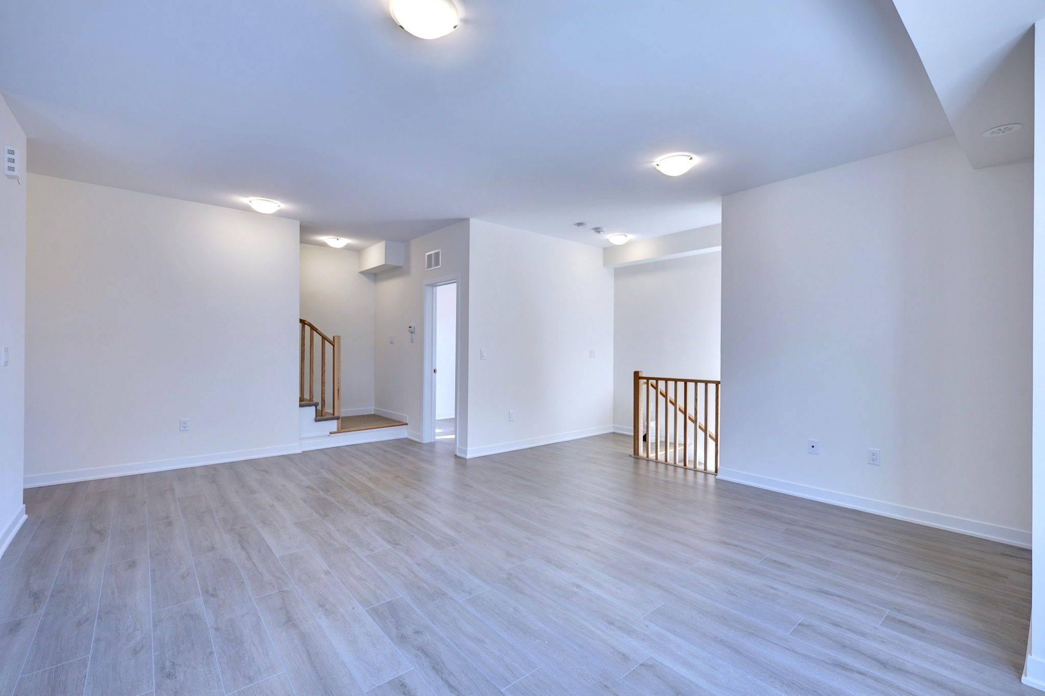 Pickering, ON L1X 0S9,1695 Dersan ST #1012