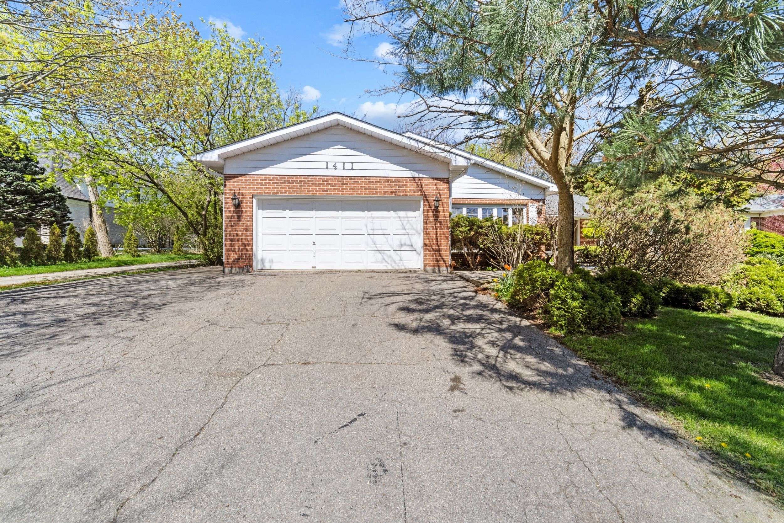 Burlington, ON L7P 4V8,1411 Beaufort DR