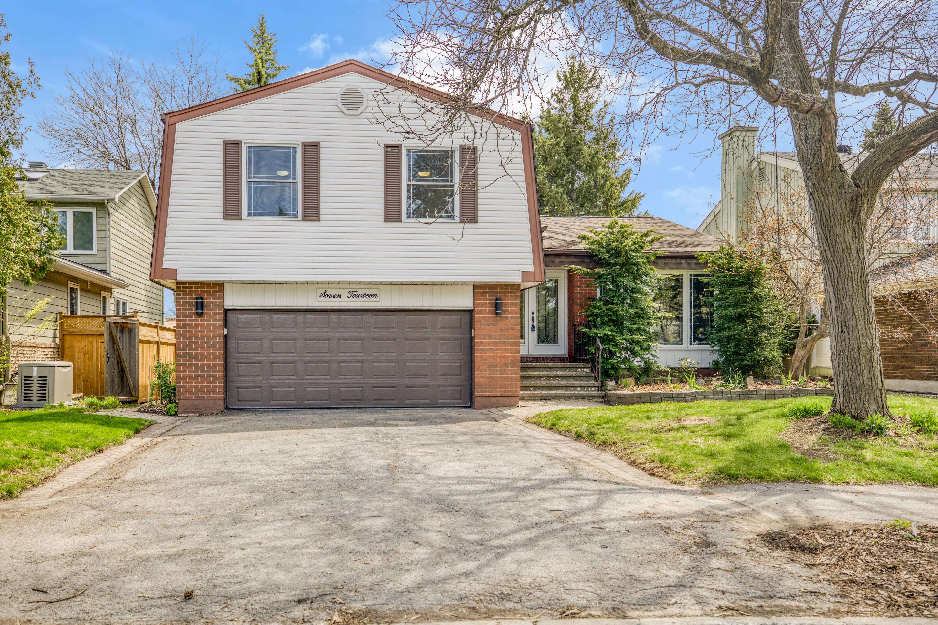 Billings Bridge - Riverside Park And Area, ON K1V 9R2,714 Mooneys Bay PL