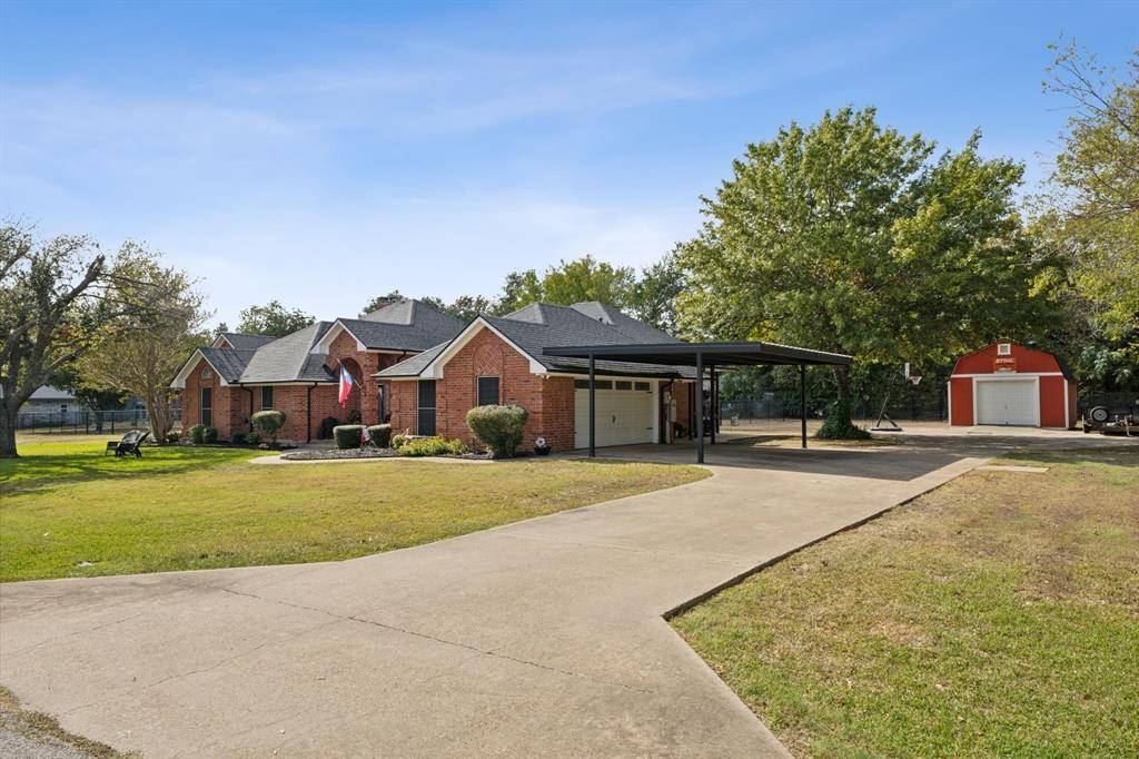 Quinlan, TX 75474,308 N Elm