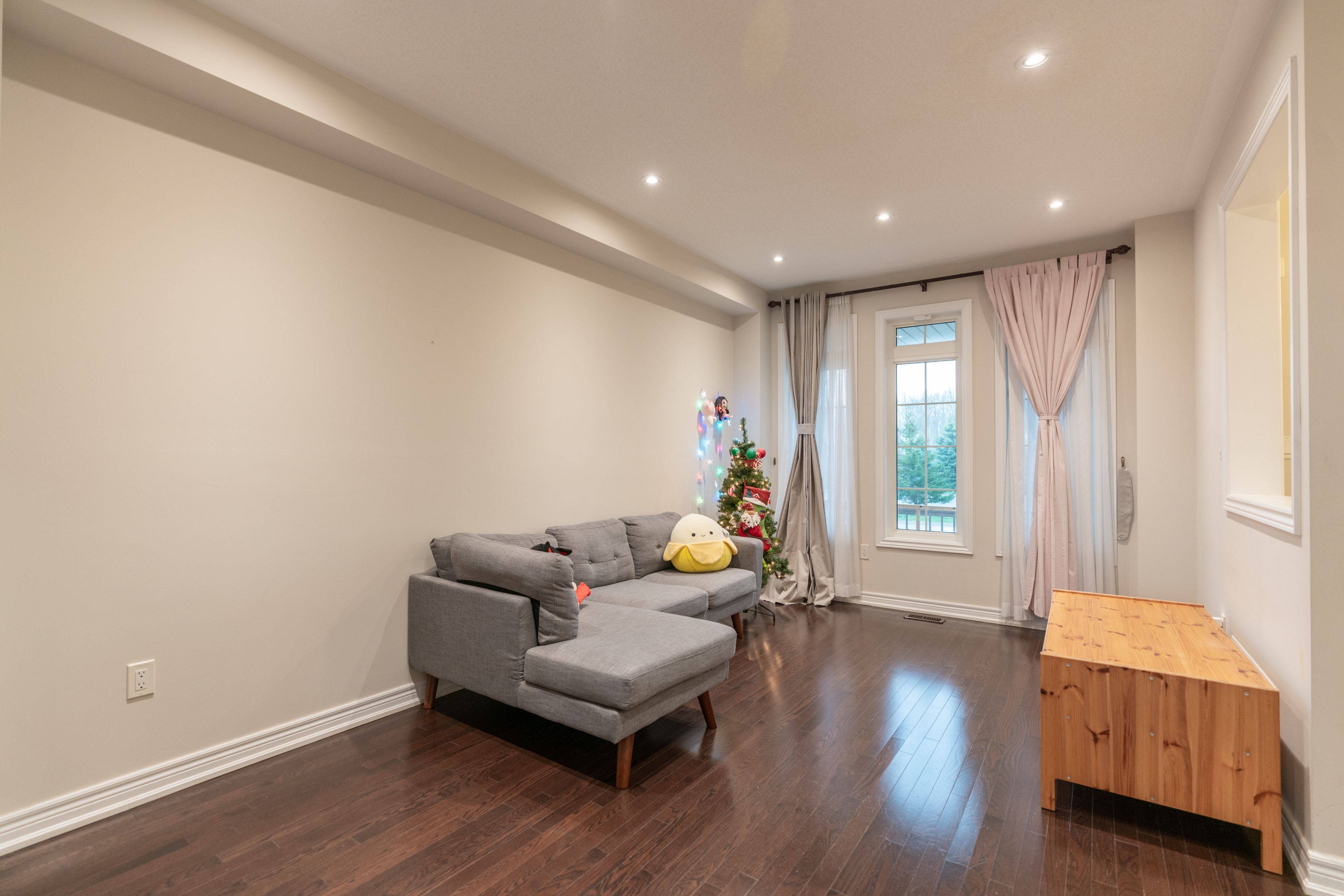 Markham, ON L6E 0N3,934 Castlemore AVE