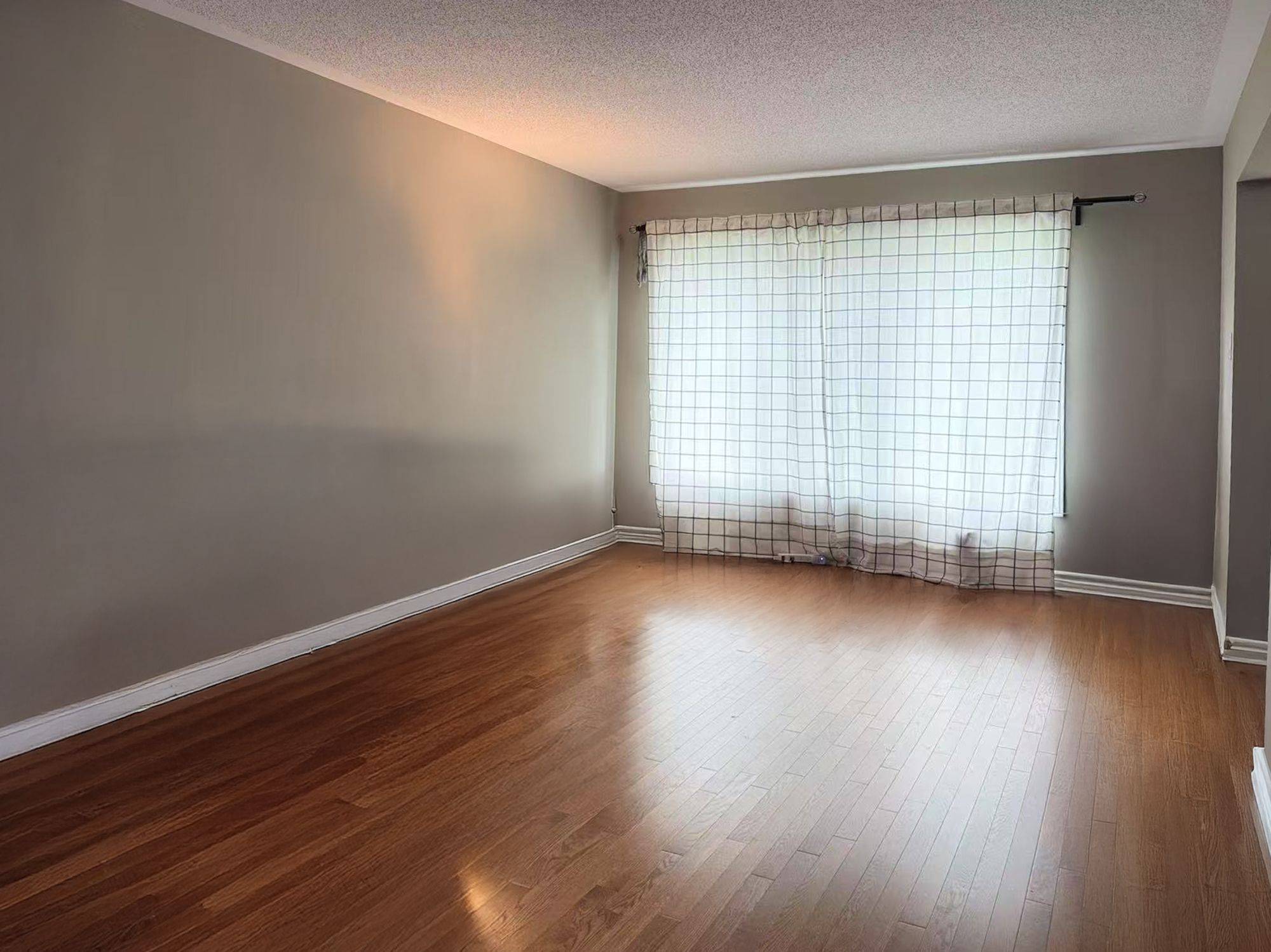 Kanata, ON K2T 0L2,211 Halyard WAY