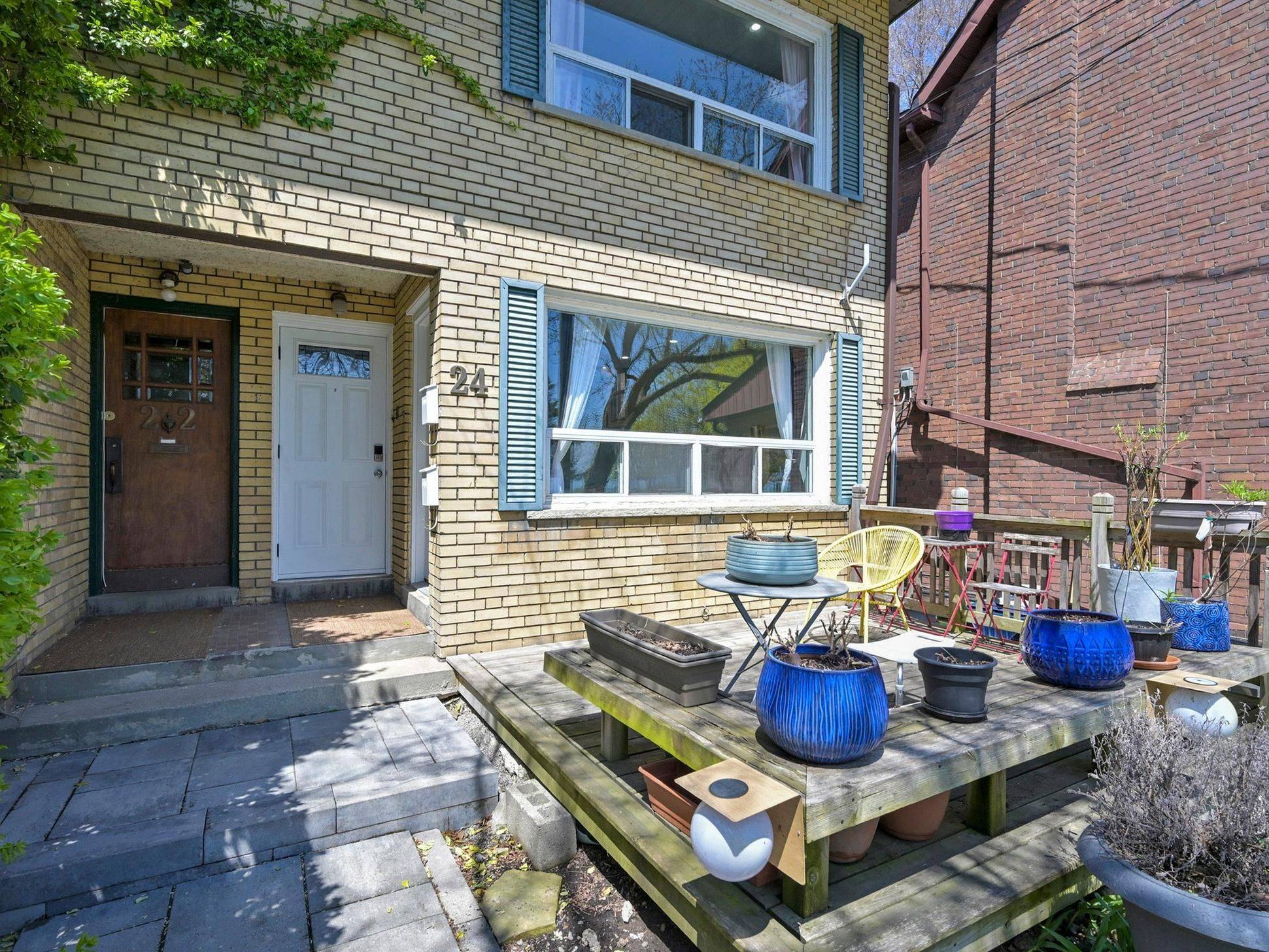 Toronto E02, ON M4L 1B7,24 Kewbeach AVE