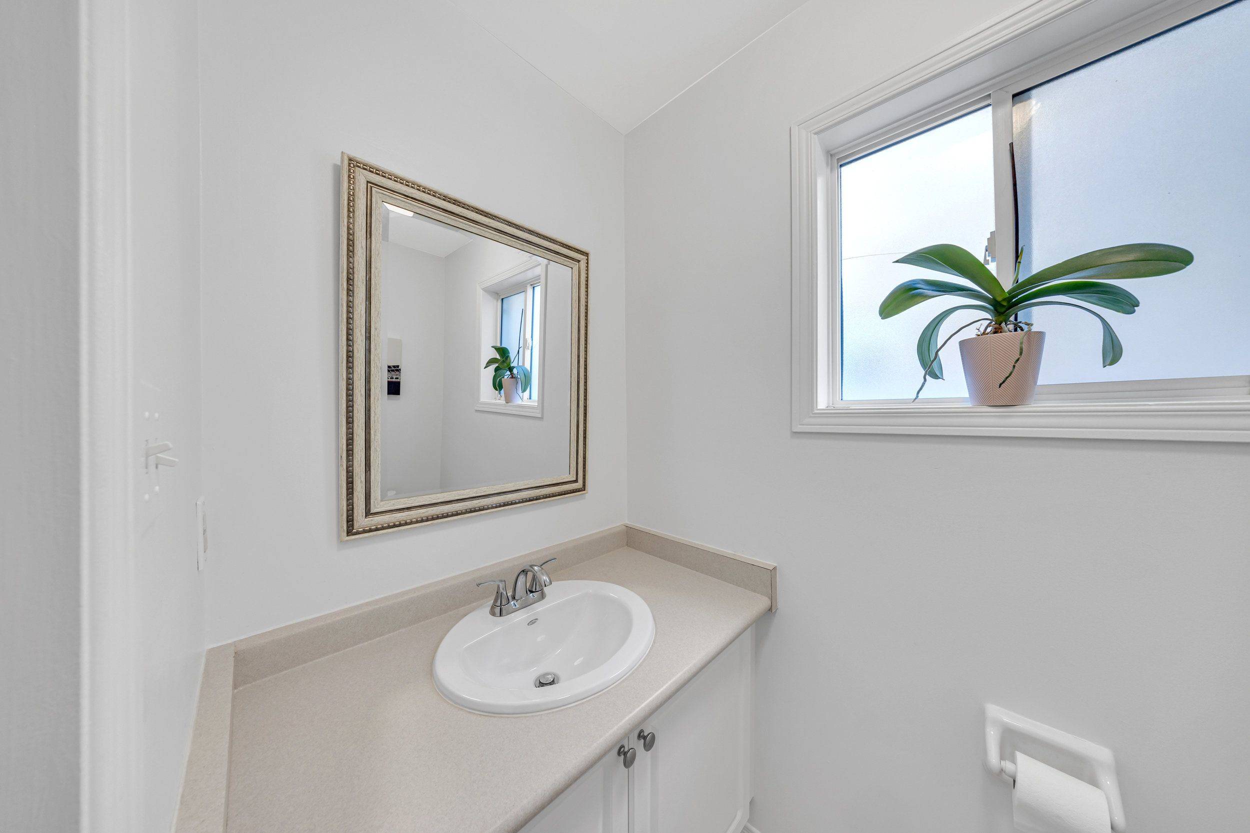 Vaughan, ON L4H 2Y2,11 Neuchatel AVE