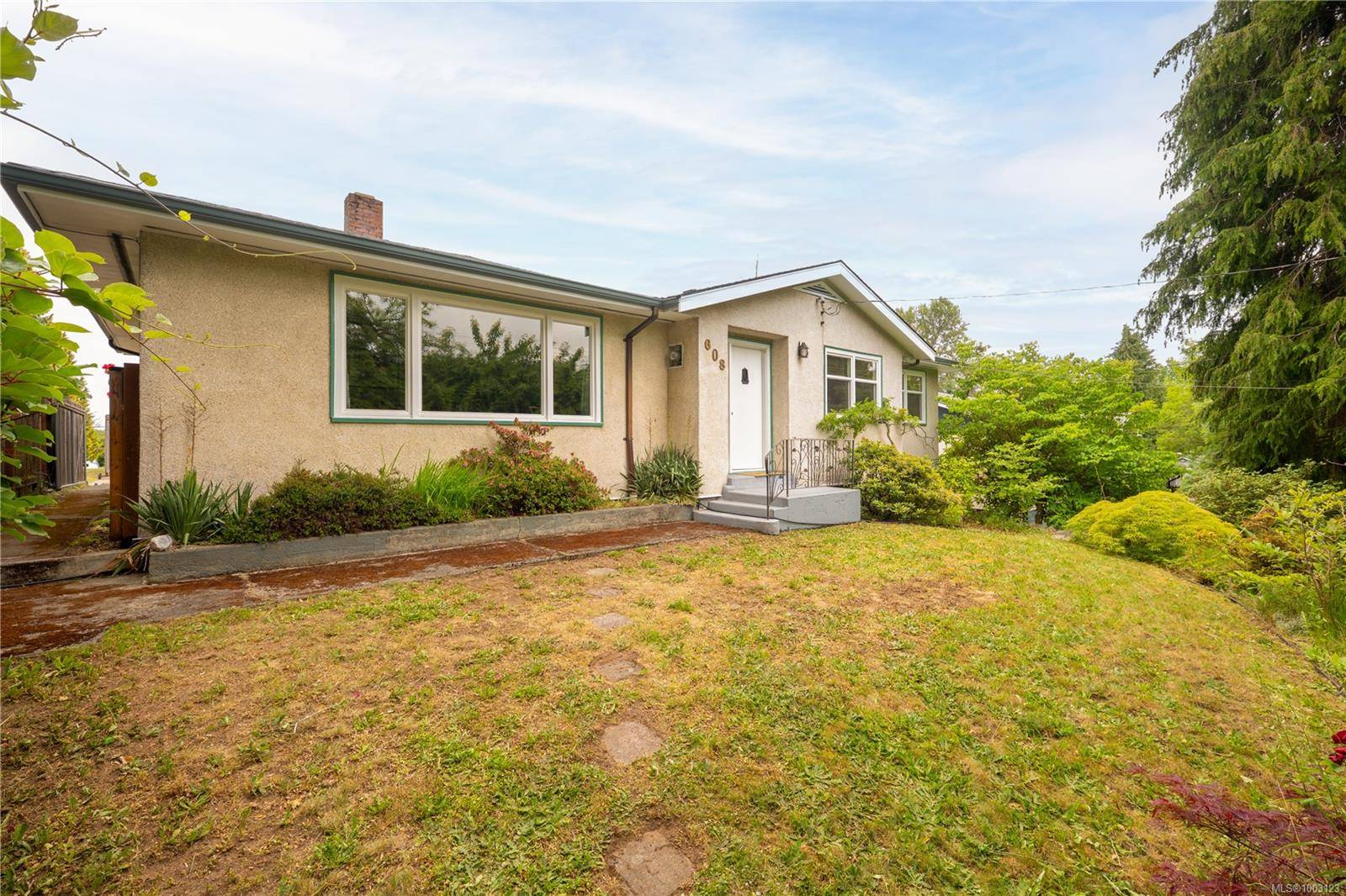 Nanaimo, BC V9R 3Y7,608 Bruce Ave