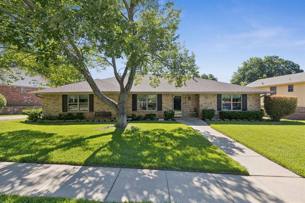 Bedford, TX 76021,2101 Oakmeadow Street