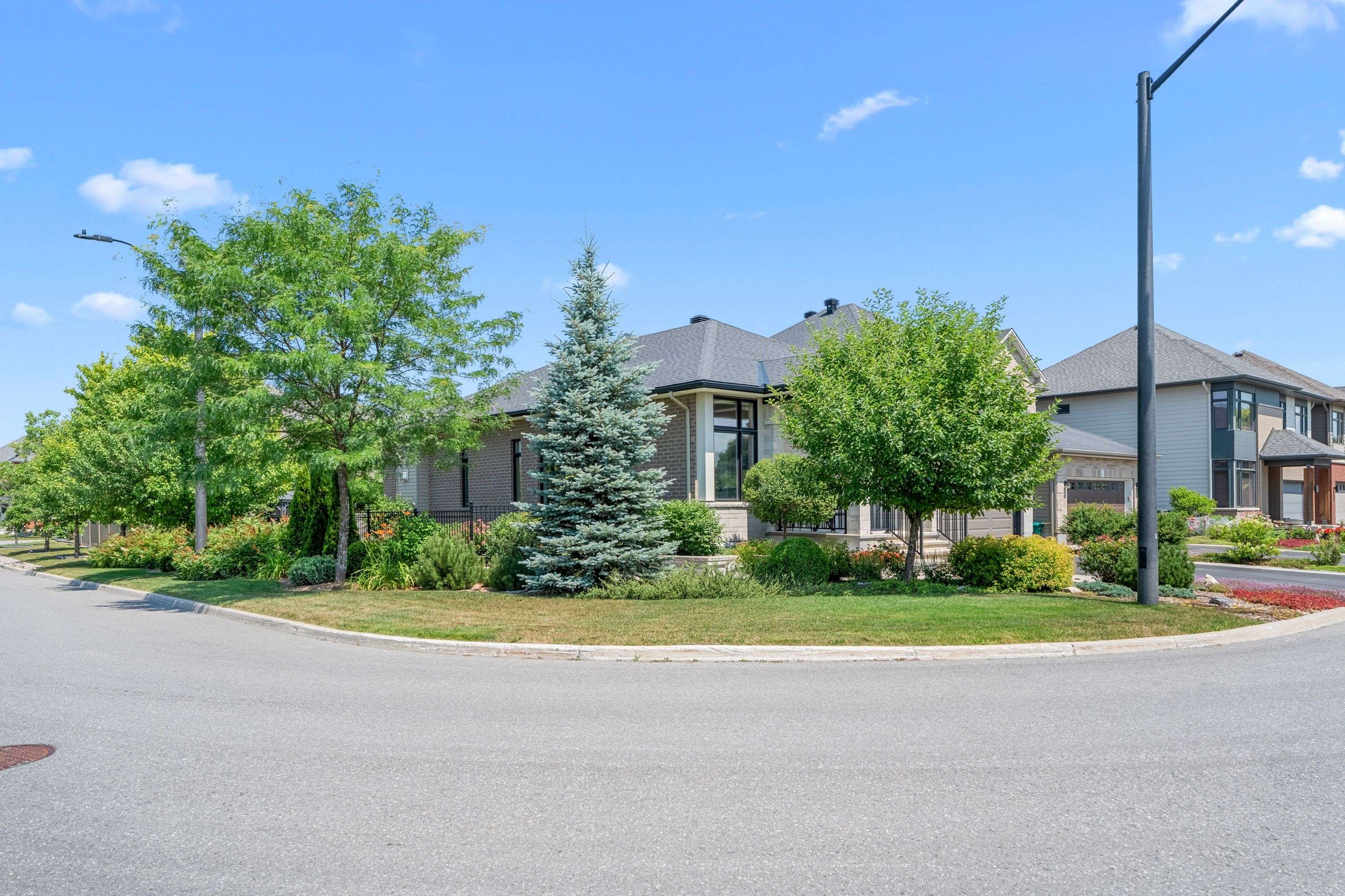 Kanata, ON K2M 0H2,227 Sunnyridge CRES