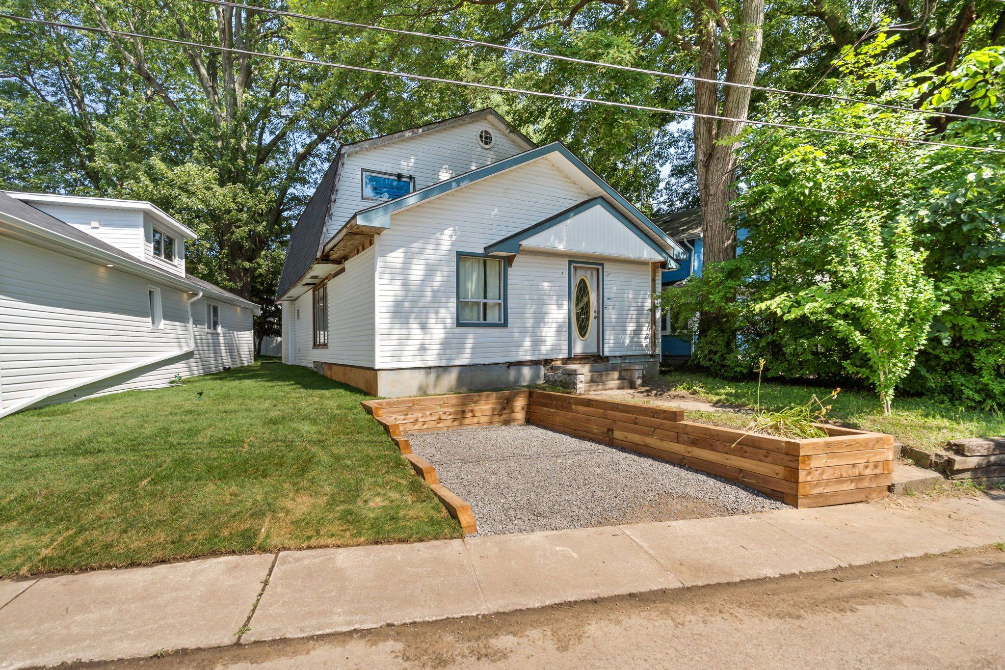 Fort Erie, ON L0S 1B0,231 Lincoln RD W