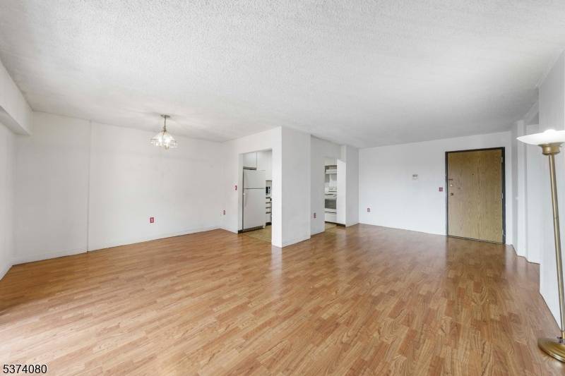 Linden City, NJ 07036,10 N Wood Ave #700