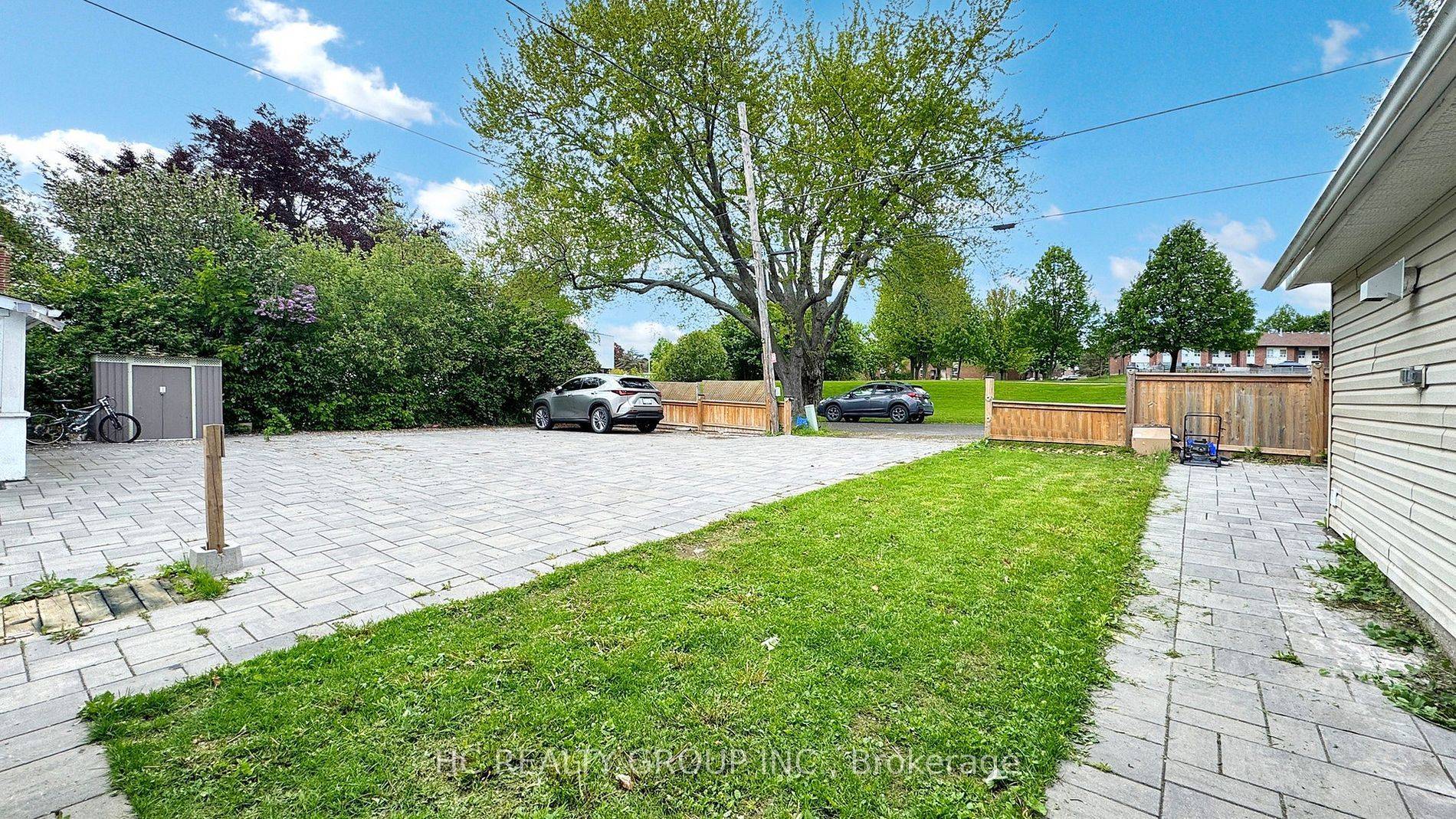 Oshawa, ON L1J 1A1,59 Muskoka AVE #A