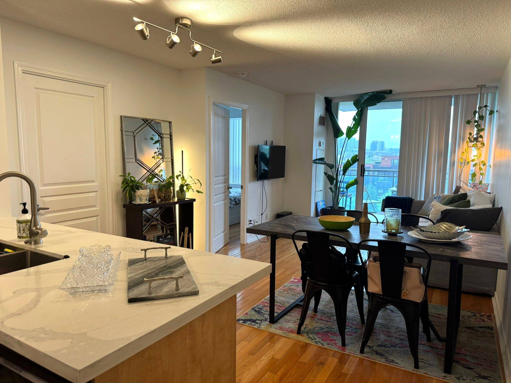 Richmond Hill, ON L4C 0T5,350 Red Maple RD #501
