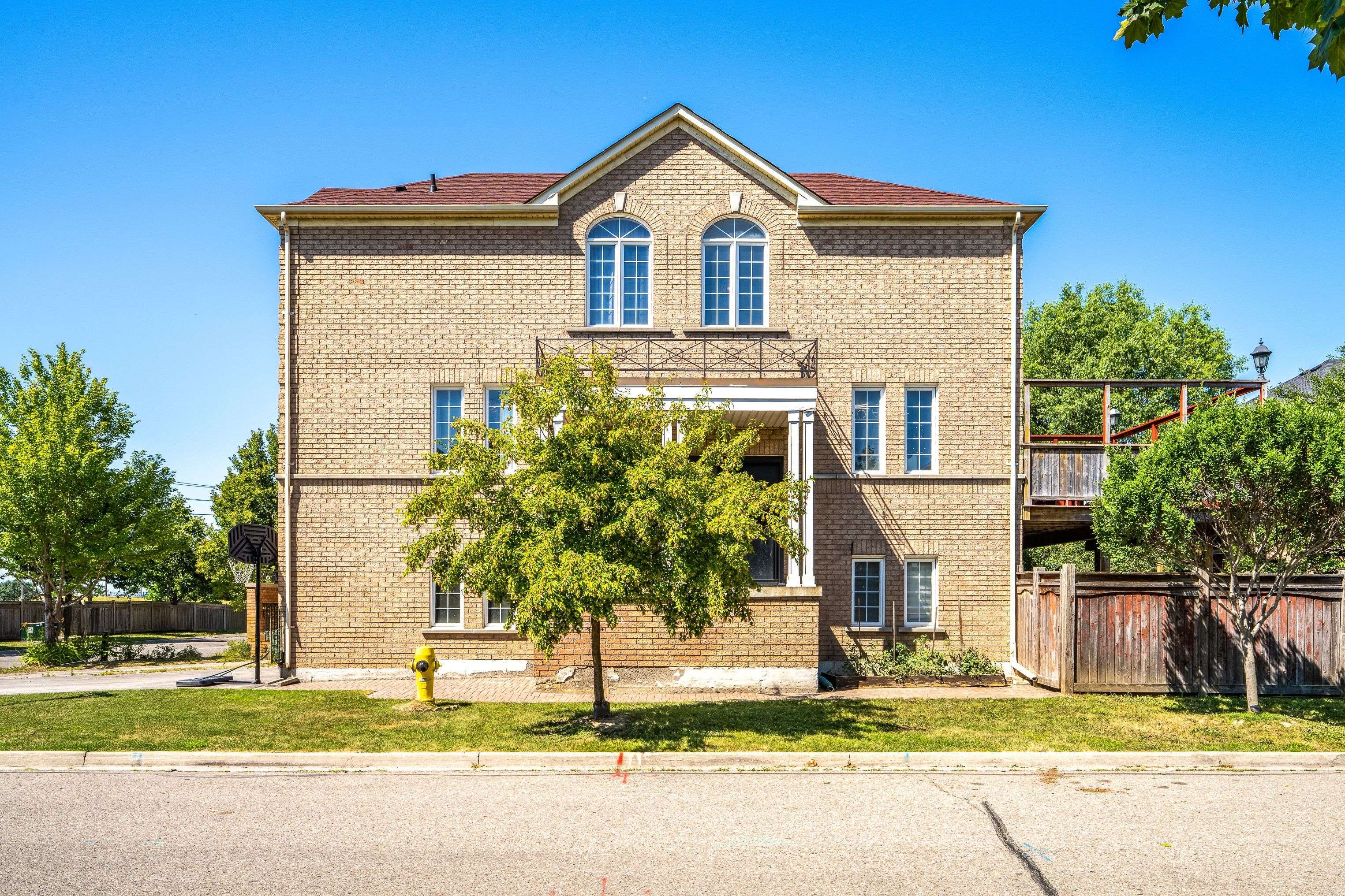 Vaughan, ON L4J 8M9,113 Sassafras CIR