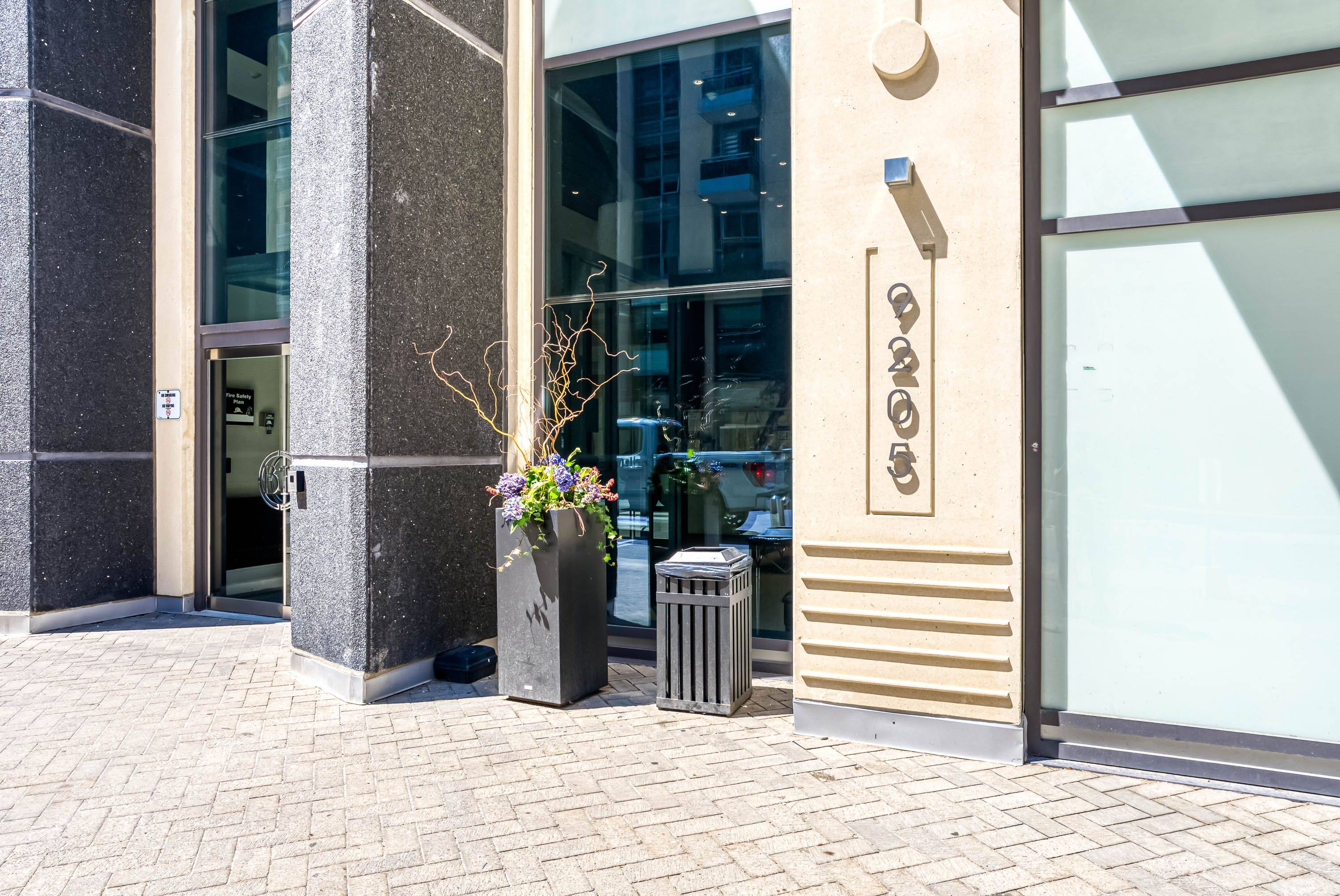 Richmond Hill, ON L4C 1V5,9205 Yonge ST #1502 NE