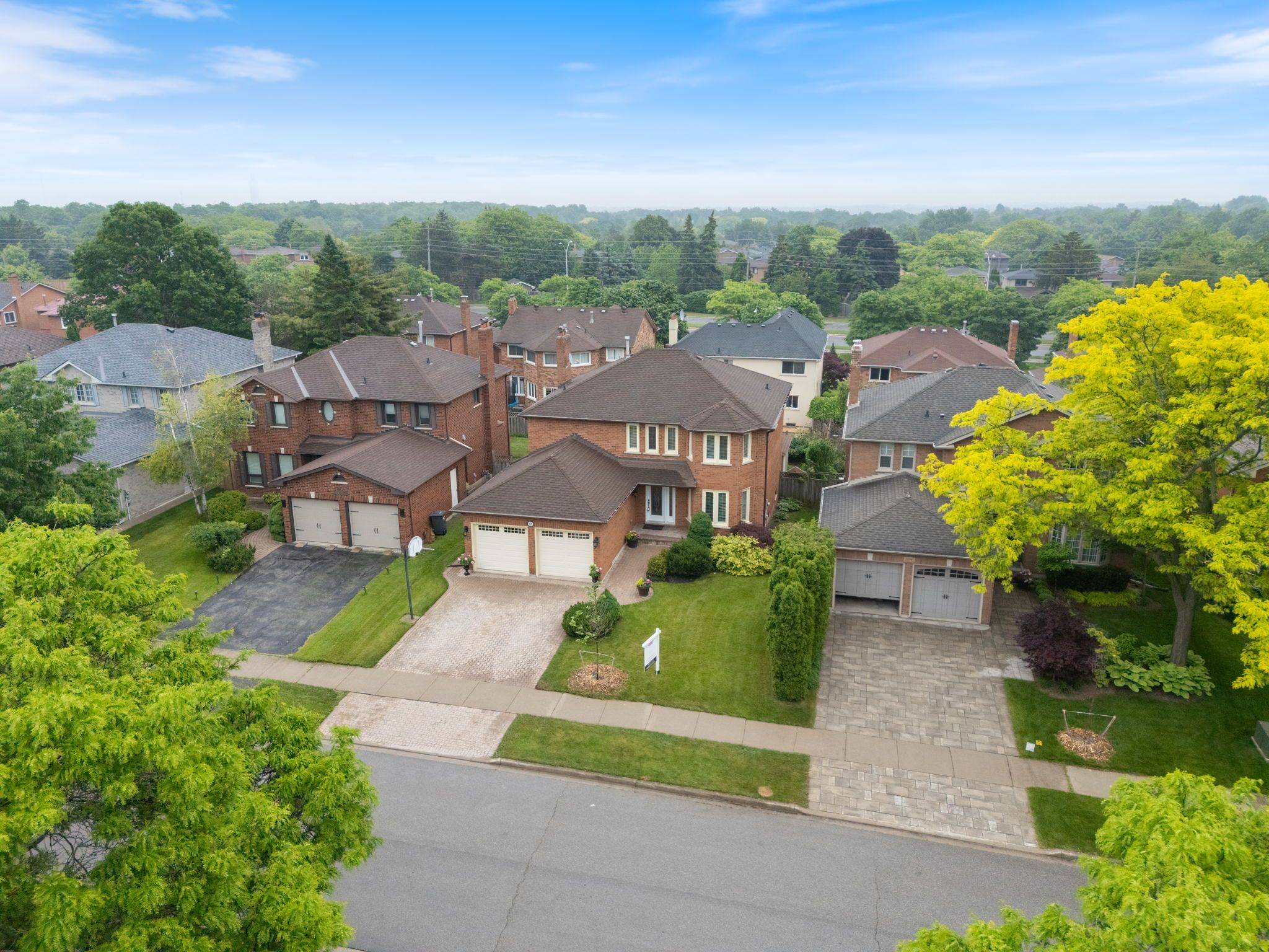 Oakville, ON L6H 4Z1,1220 Grandview DR