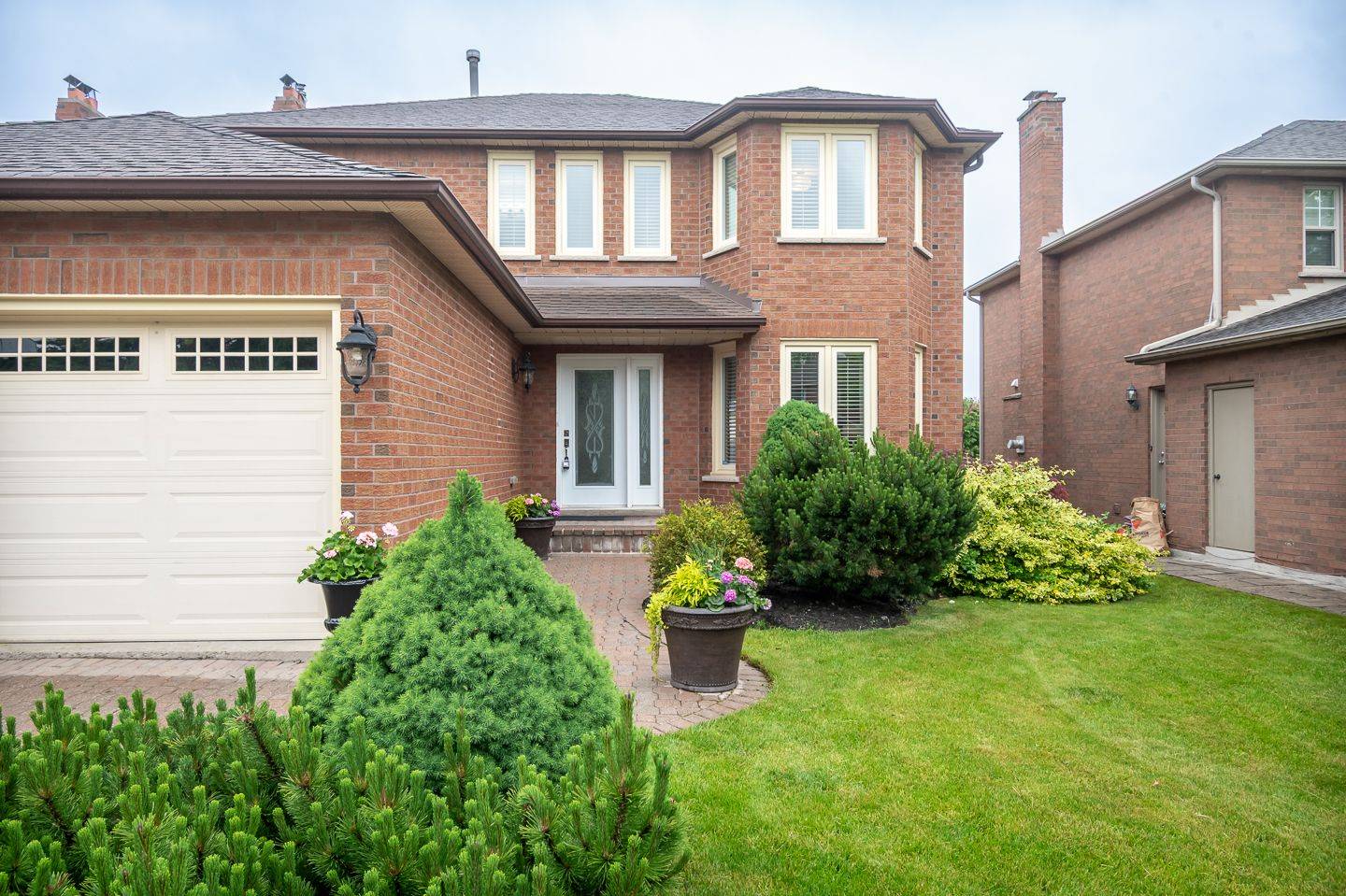 Oakville, ON L6H 4Z1,1220 Grandview DR