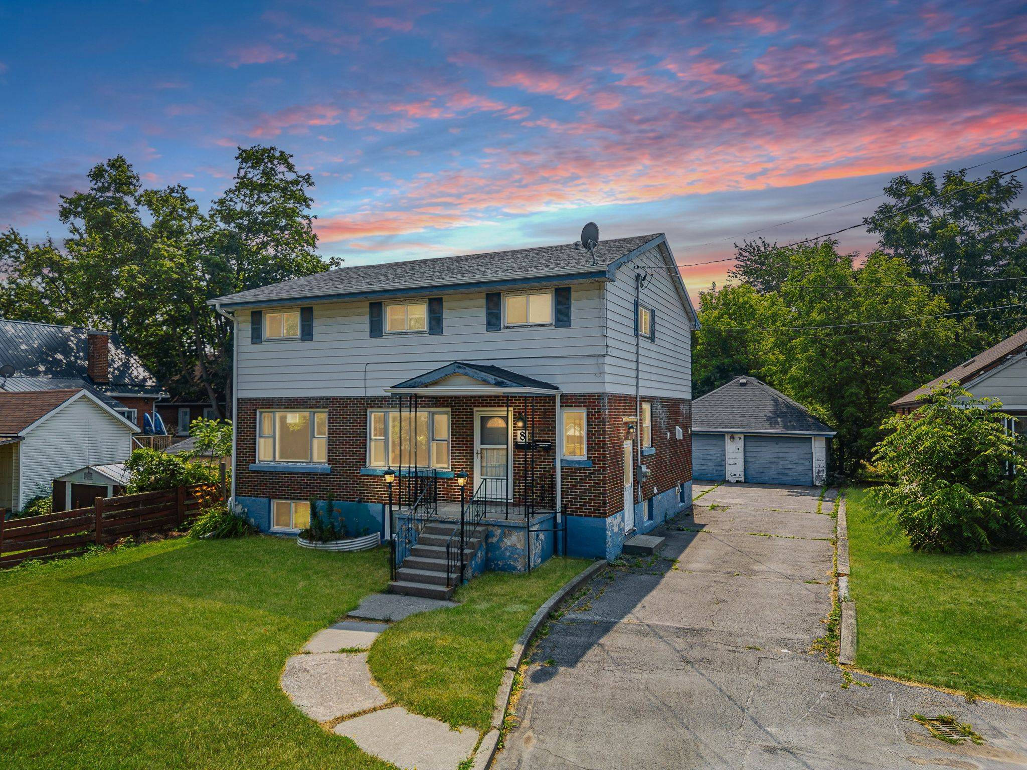 Belleville, ON K8P 2W7,8 Reynolds CRES