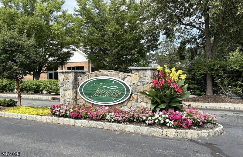 Livingston Twp., NJ 07039,98 Winged Foot Dr