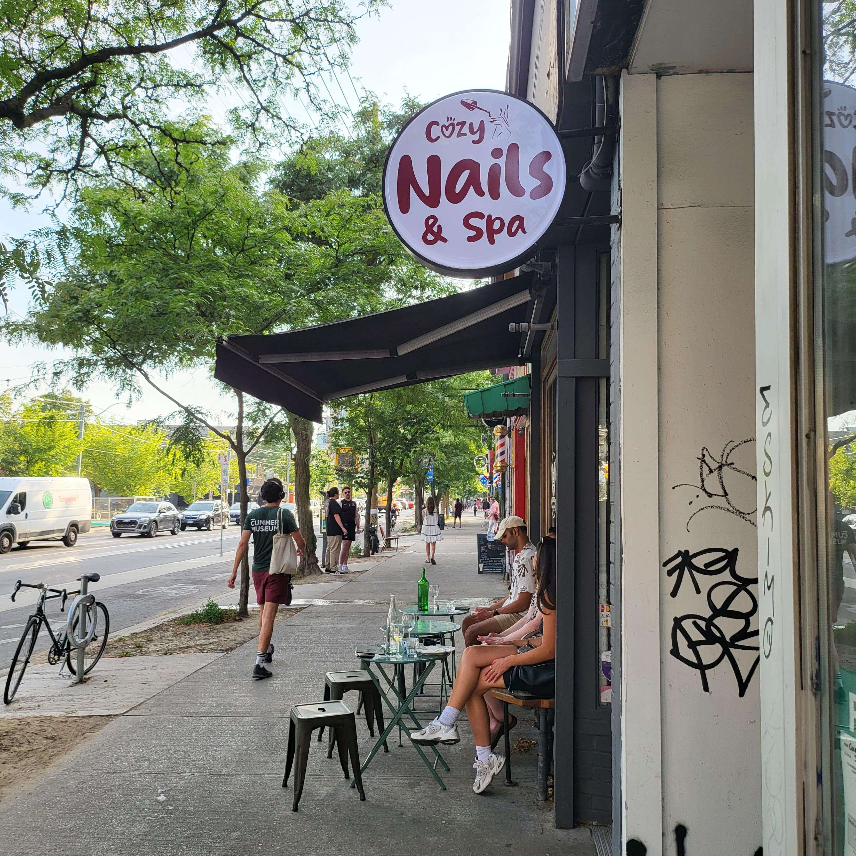 Toronto C01, ON M5T 1S7,386 College ST