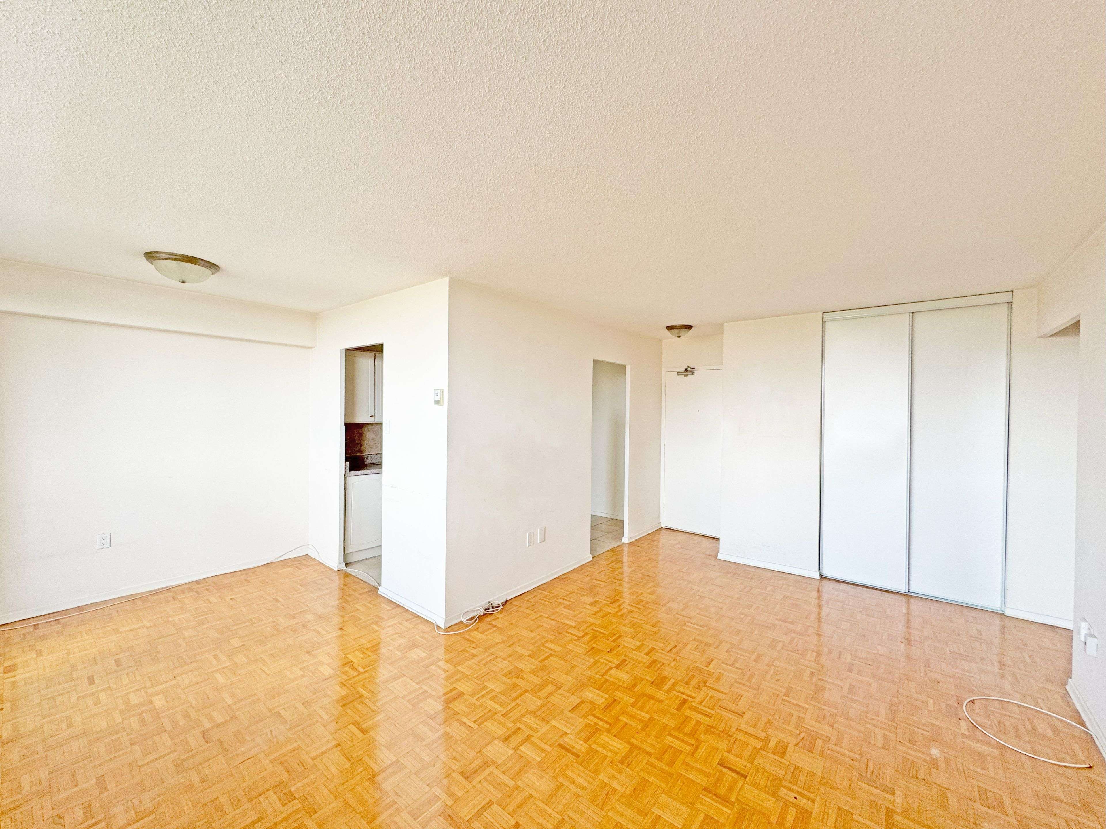 Toronto C03, ON M5P 3L3,1500 Bathurst ST #802