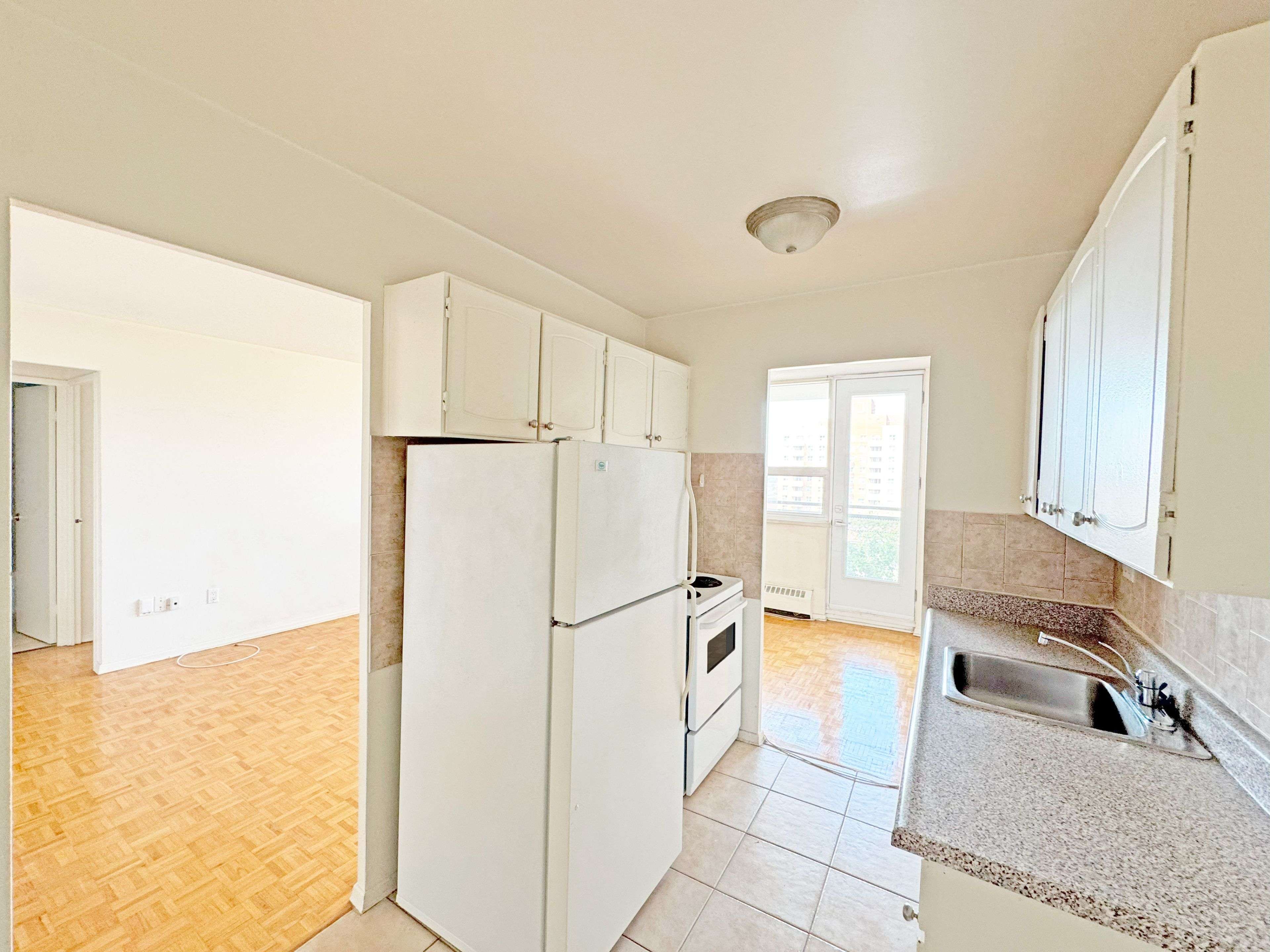 Toronto C03, ON M5P 3L3,1500 Bathurst ST #802