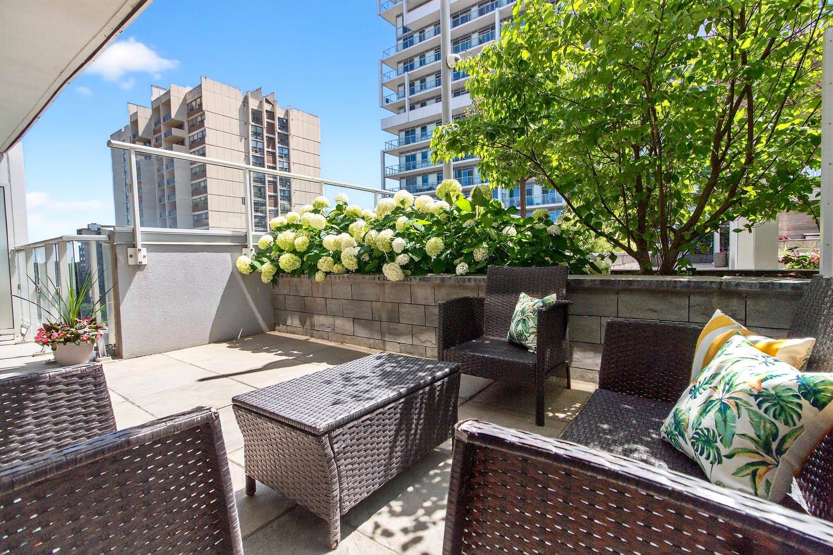 Oakville, ON L6K 0J1,65 Speers RD #607