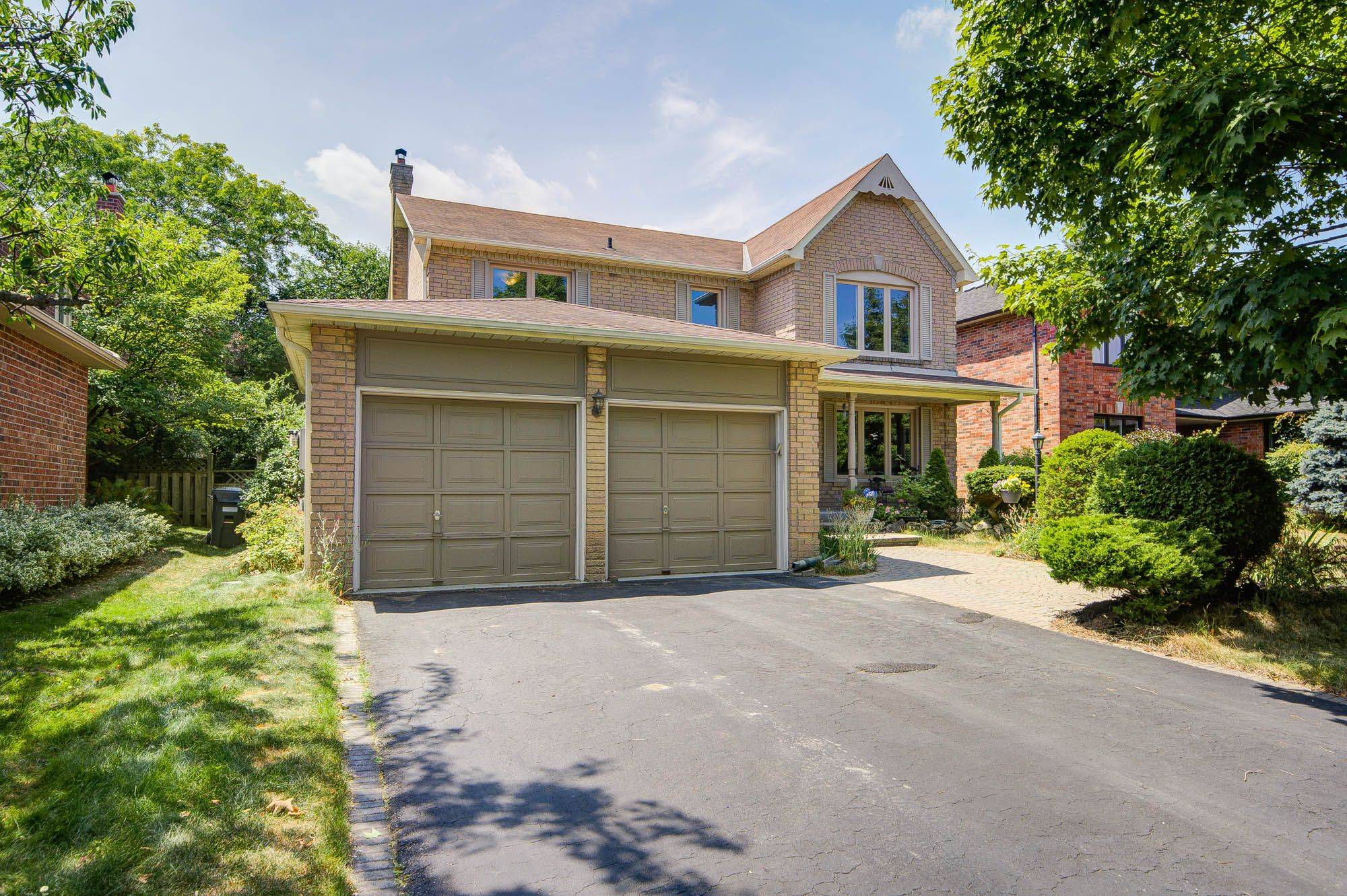Oakville, ON L6J 6P3,520 Blenheim CRES
