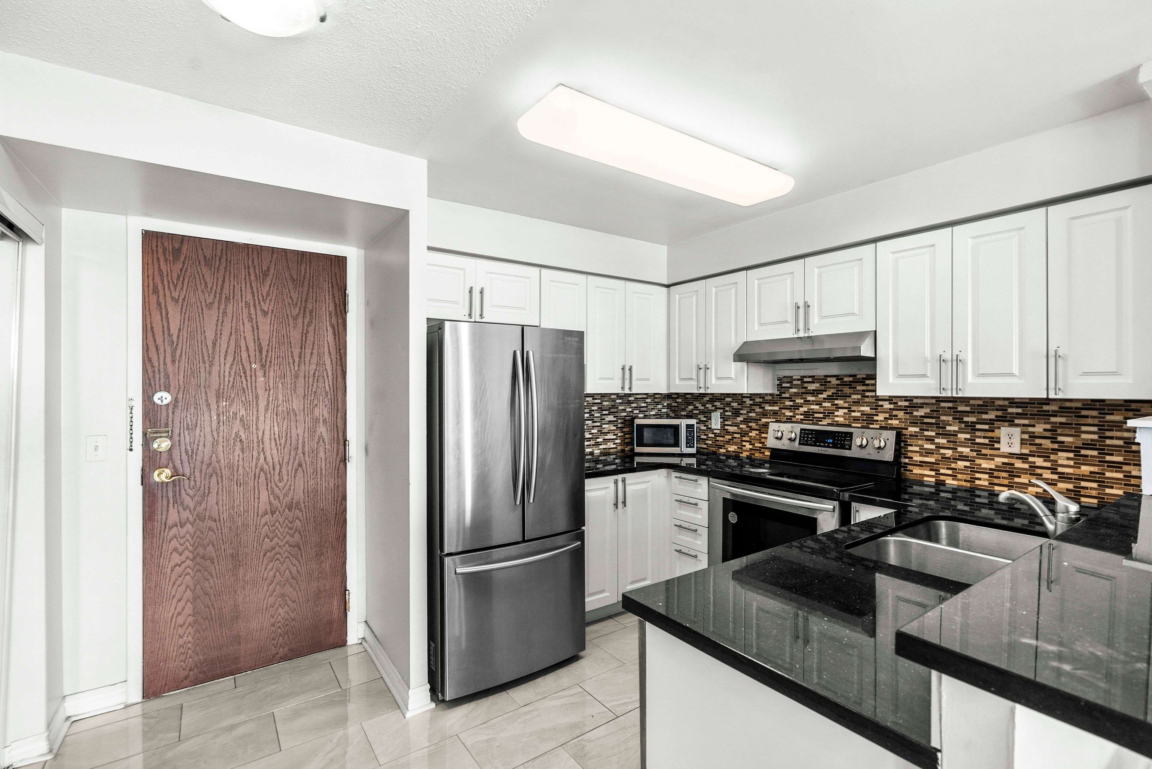 Mississauga, ON L5M 6Z7,2585 Erin Centre BLVD #607