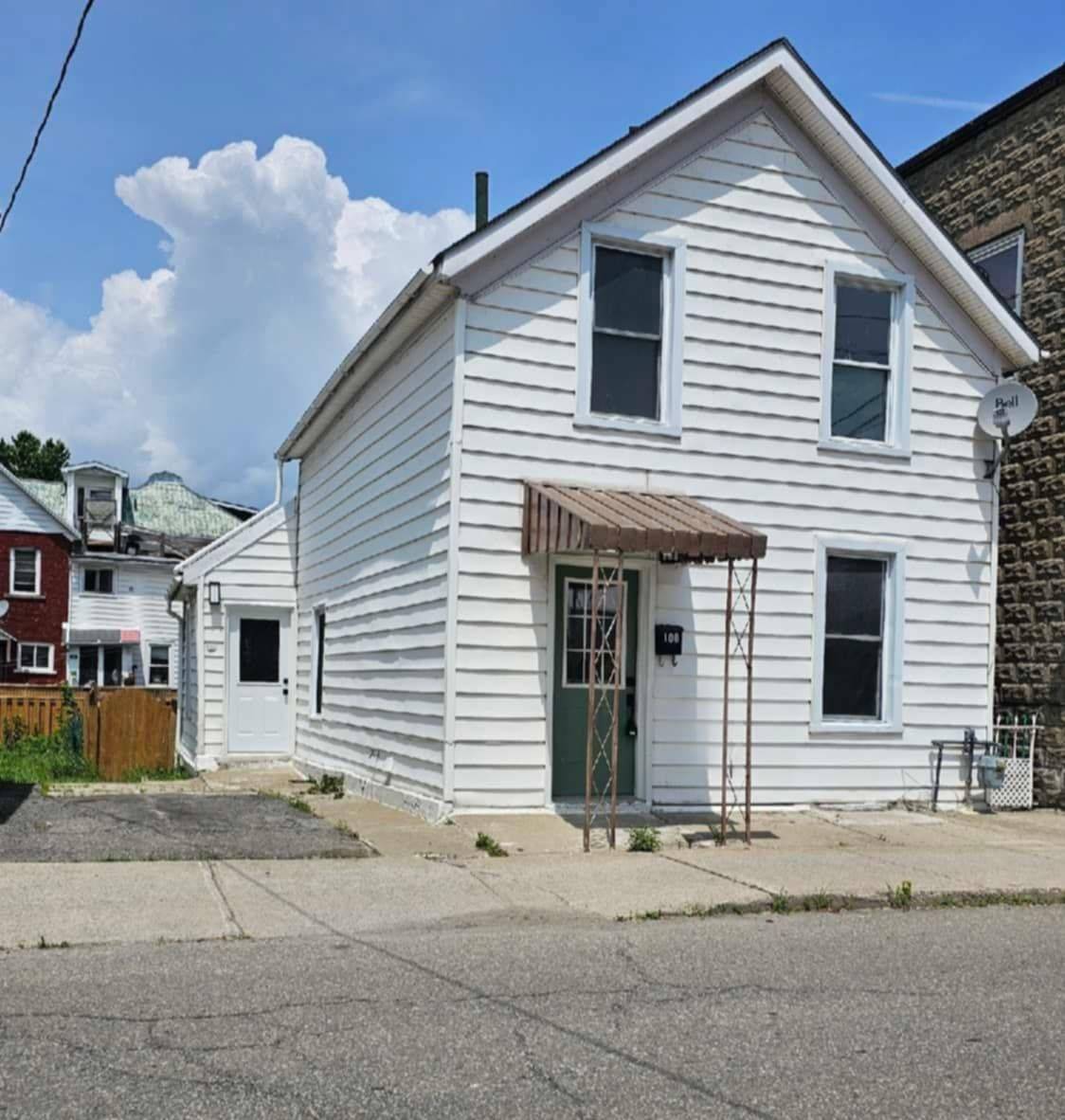 Brockville, ON K6V 3V9,108 George ST