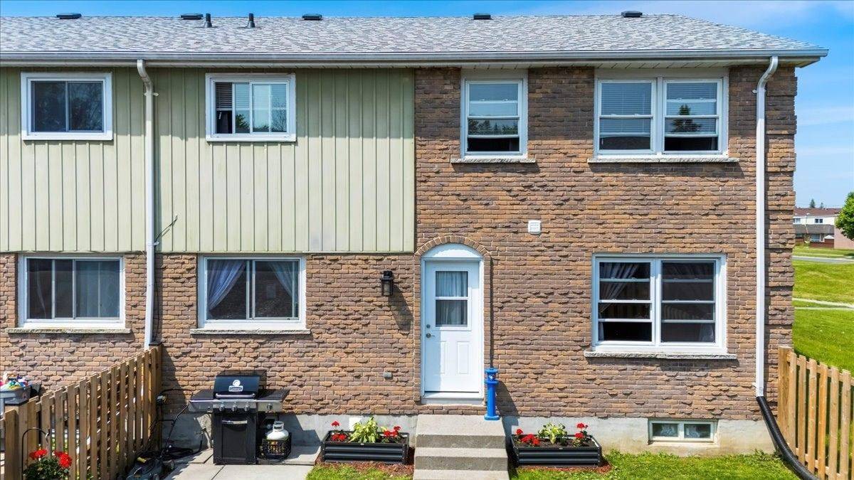 Belleville, ON K8P 4R4,15 Tracey Park DR #12