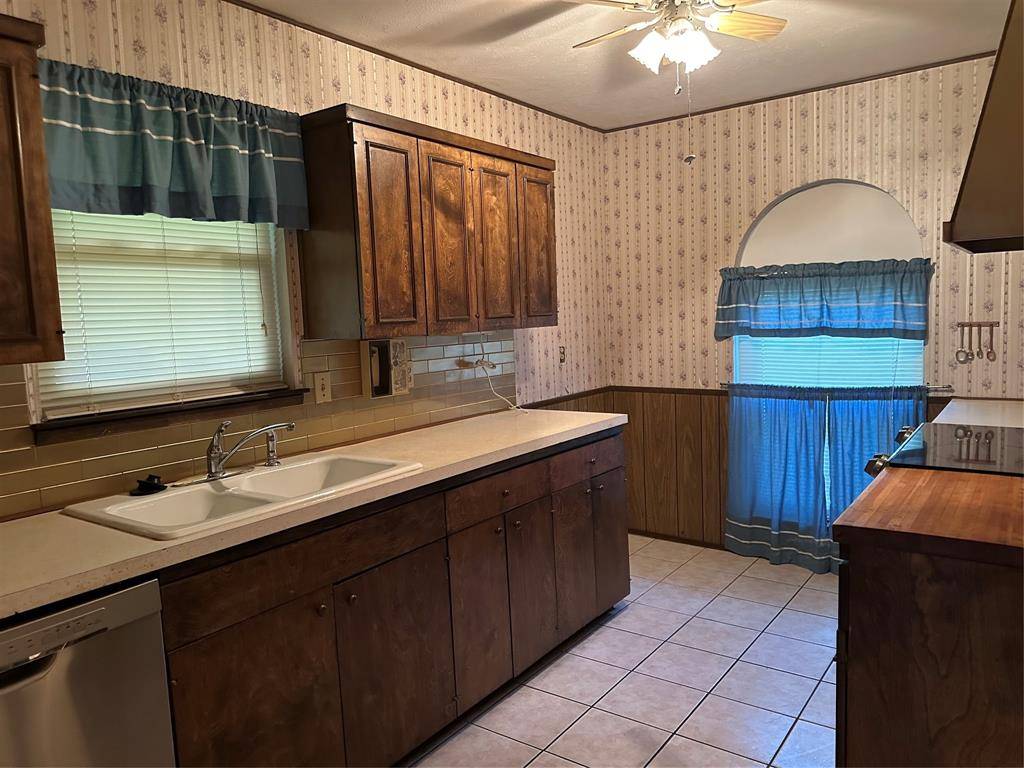 Grand Prairie, TX 75052,705 Edelweiss Drive