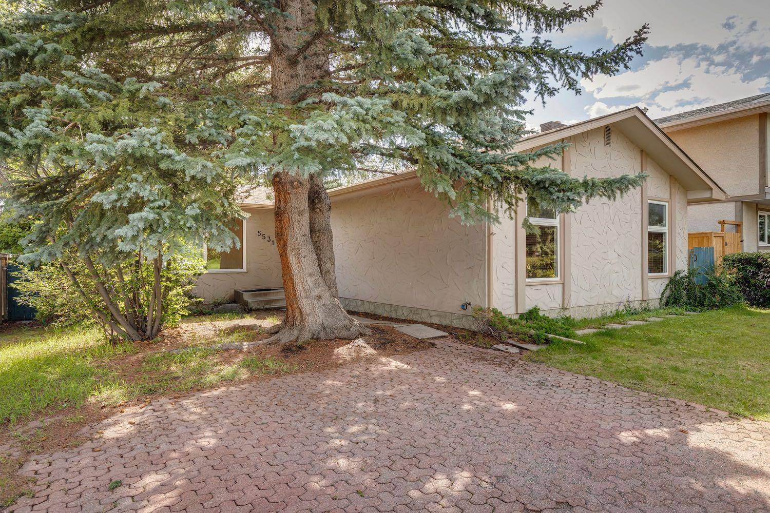 Calgary, AB T3A 1S8,5531 Dalhart HL NW