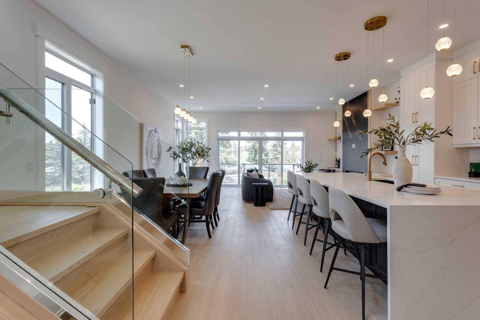 Calgary, AB T3E4T5,3911 Sarcee RD SW