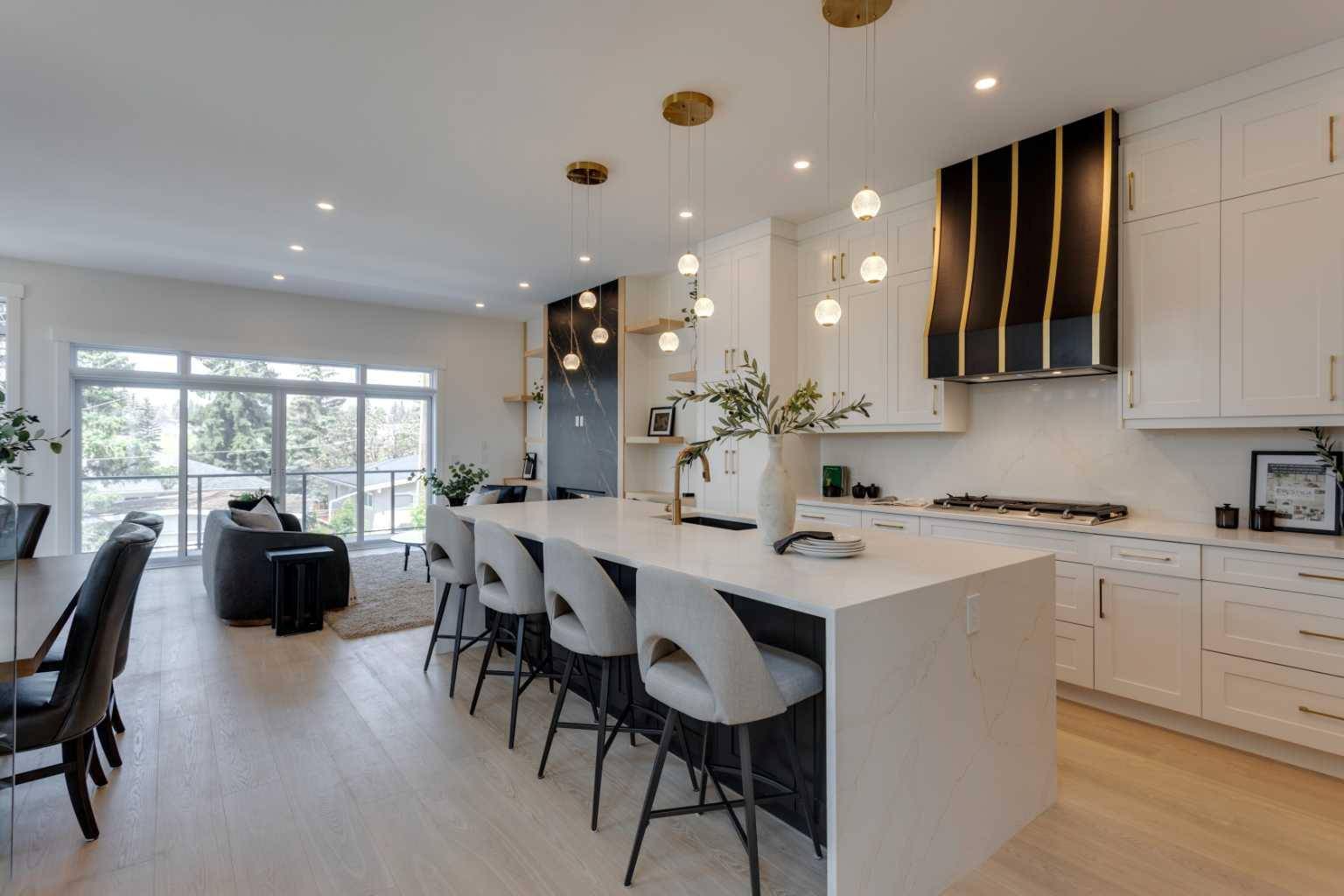 Calgary, AB T3E4T5,3911 Sarcee RD SW
