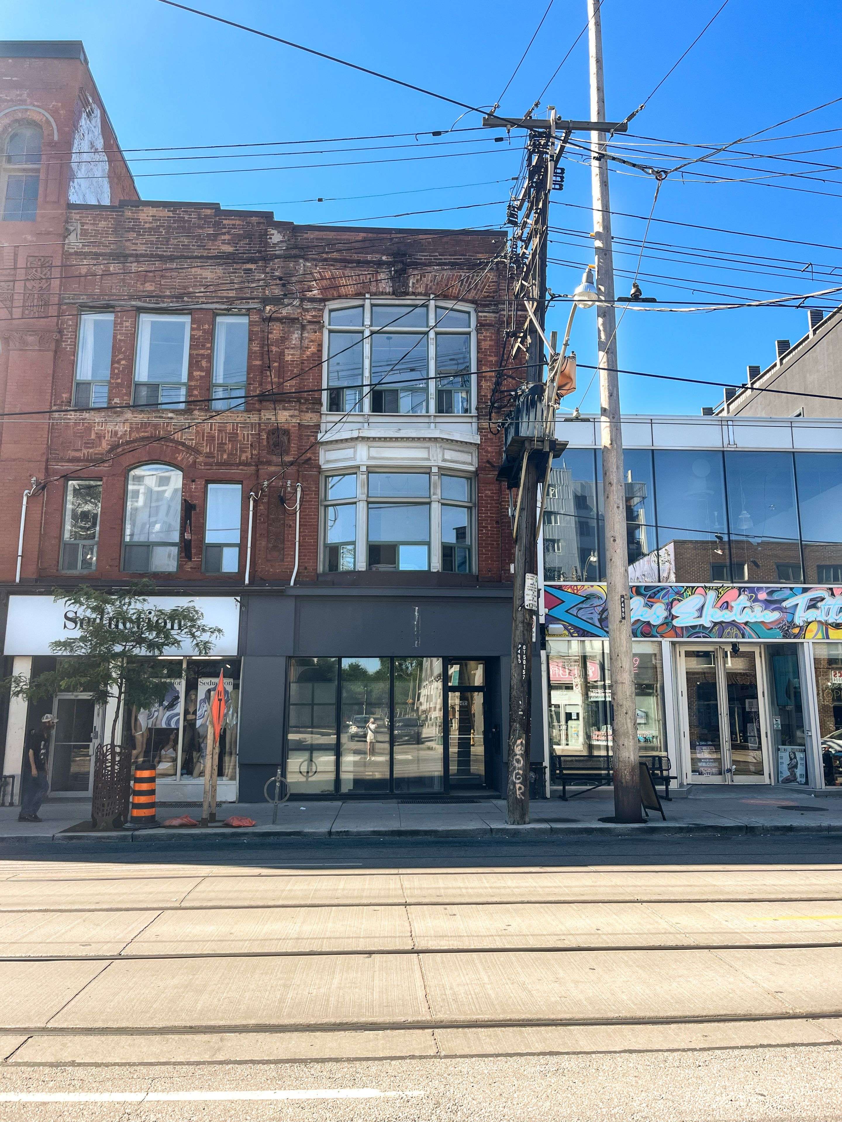 Toronto C01, ON M5V 2B4,495 Queen ST W