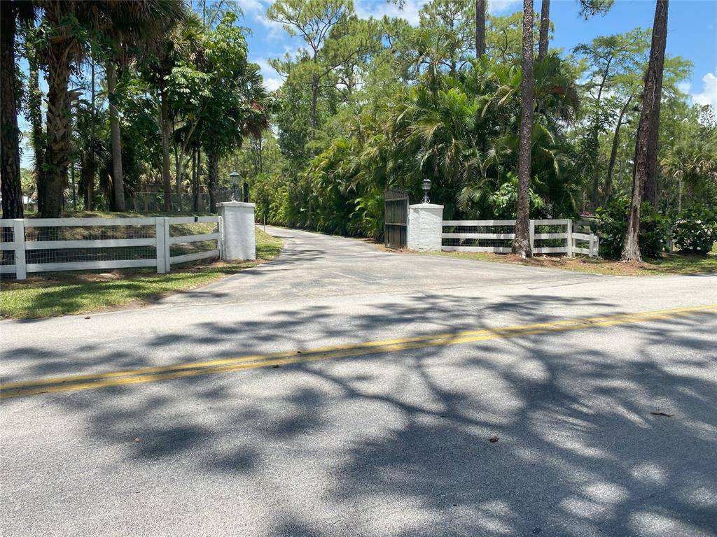Loxahatchee, FL 33470,2315 Deer Run Blvd