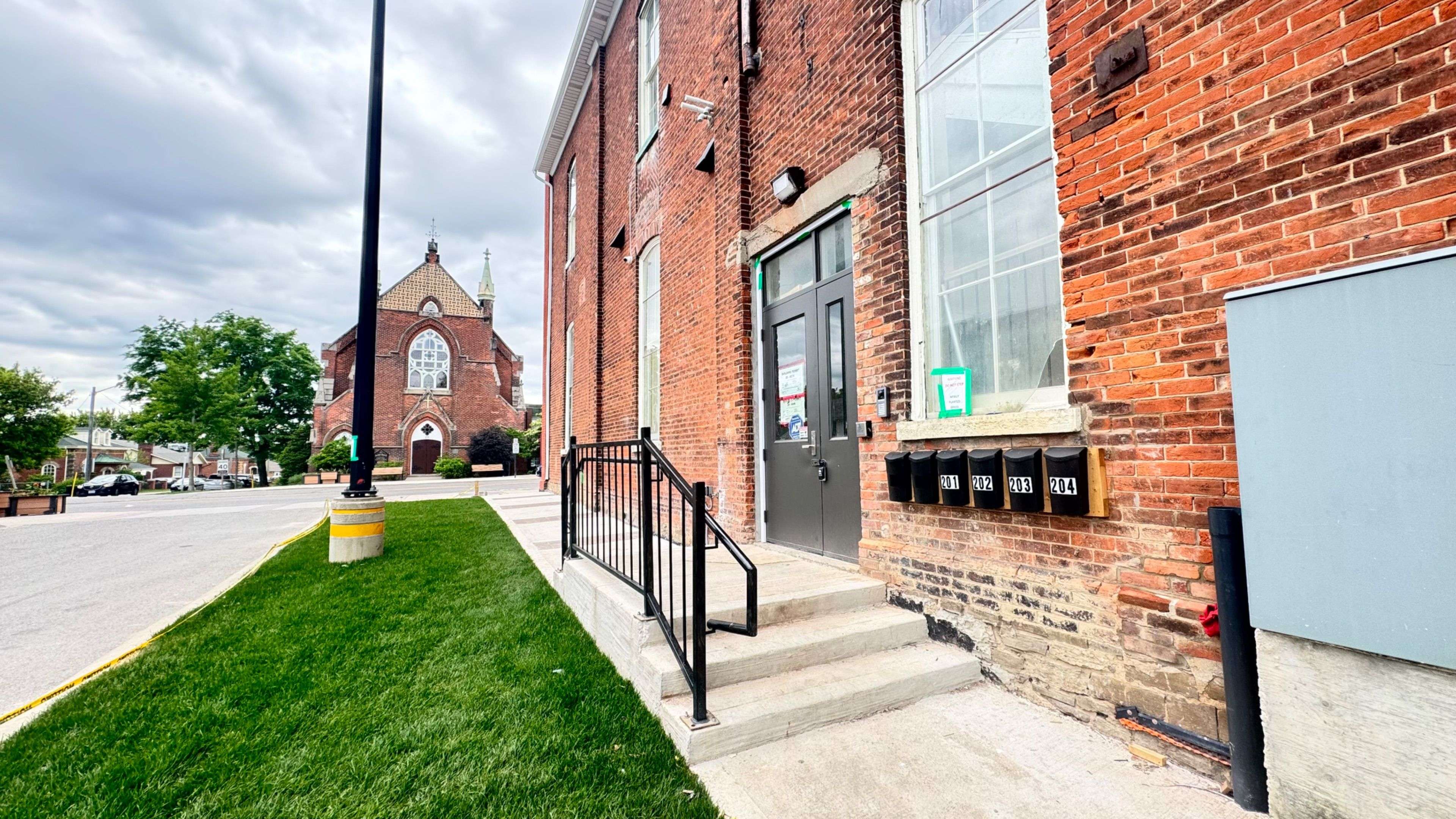 Mississauga, ON L5M 1L9,271 Queen St N/A S #204