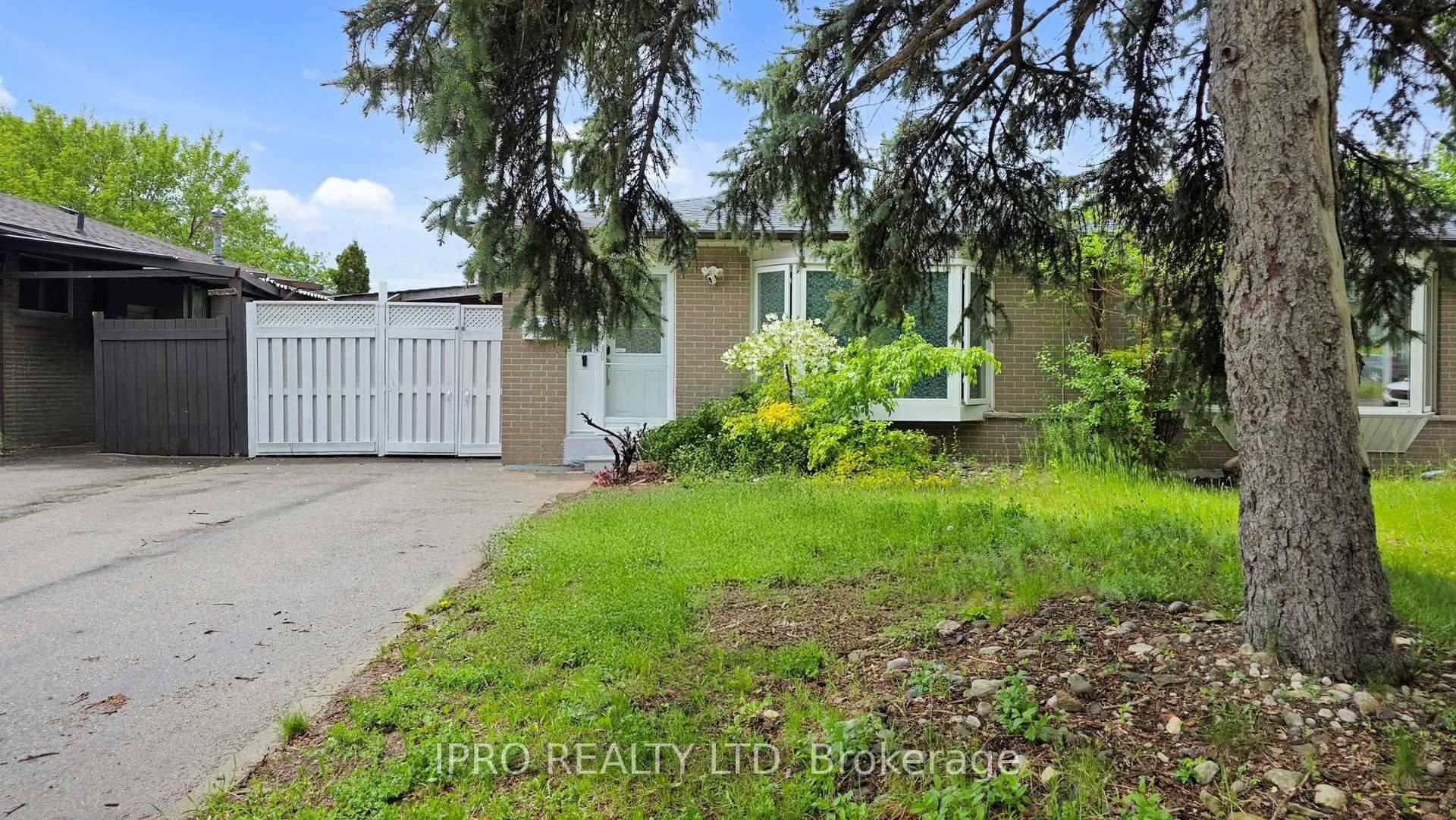 Brampton, ON L6T 2G4,19 Flamingo CRES