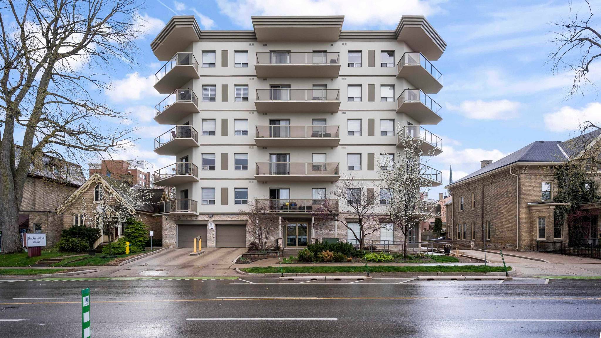 London East, ON N6B 2T2,435 COLBORNE ST #203