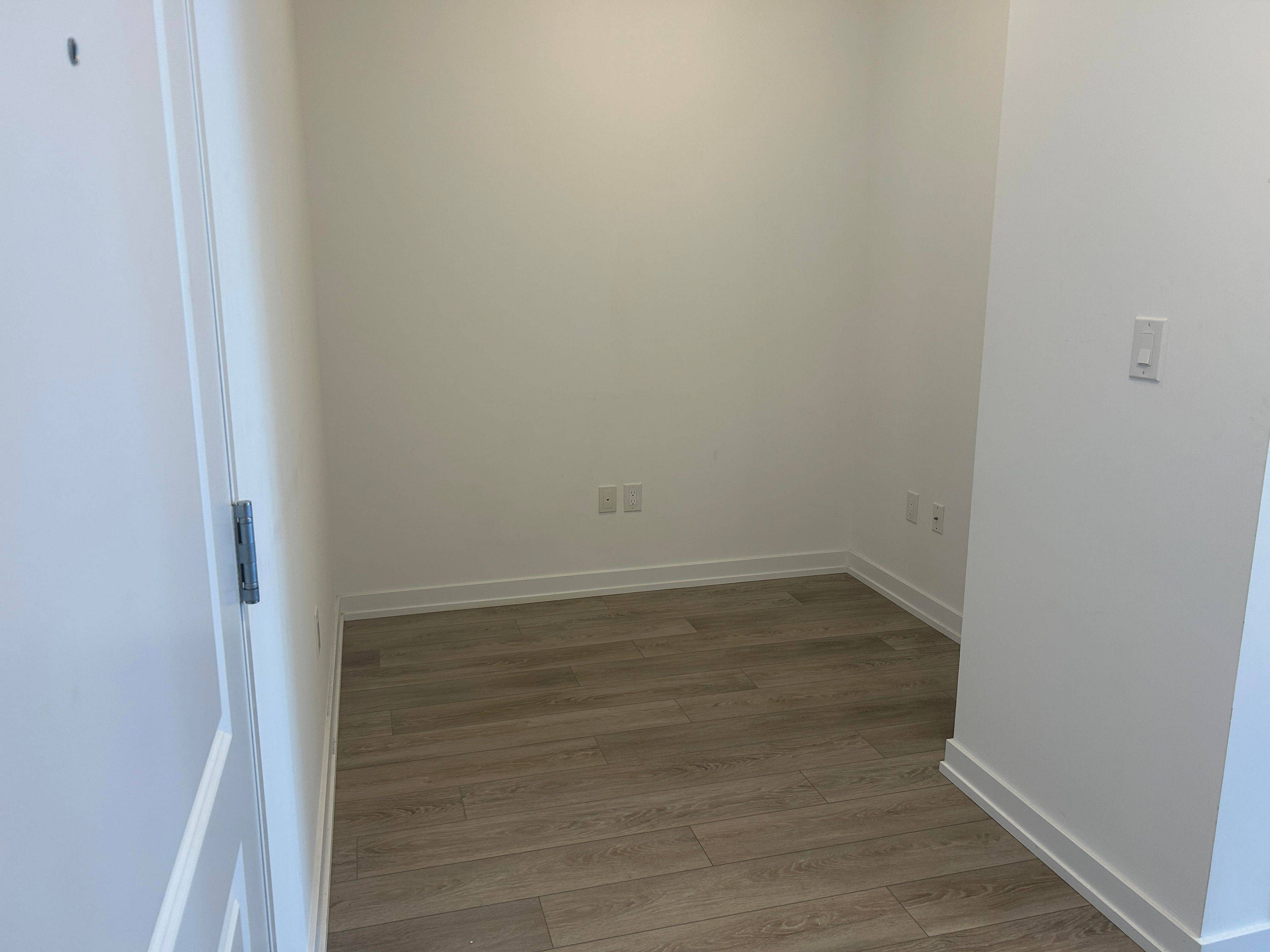 Hamilton, ON L8B 2A5,460 Dundas ST E #807