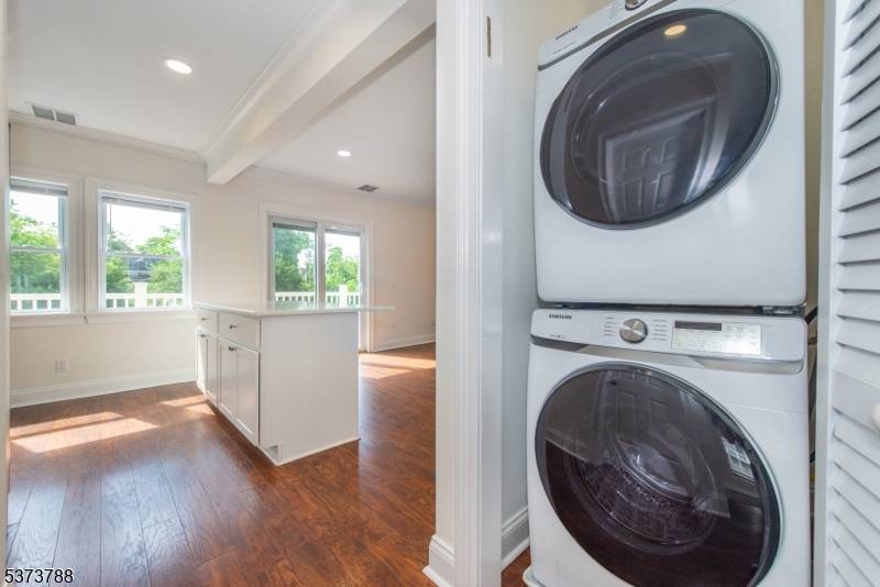 Montclair Twp., NJ 07042,49 Greenwood Ave #2