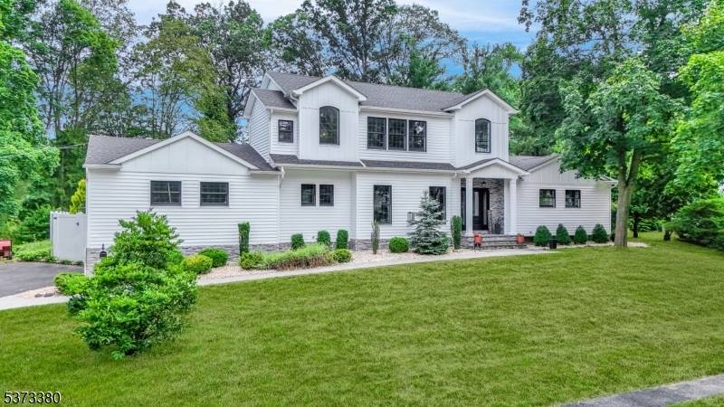 West Caldwell Twp., NJ 07006,18 Taylor Dr