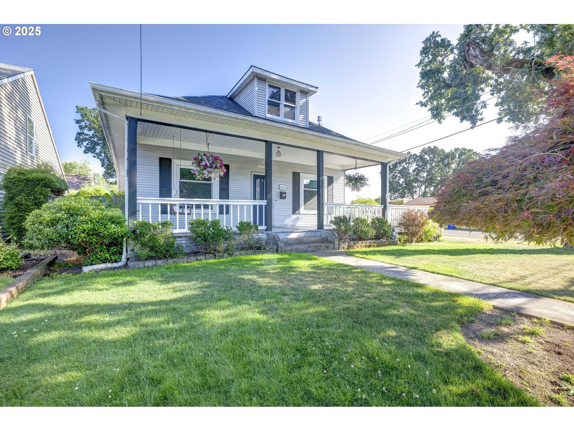 Gladstone, OR 97027,205 E HEREFORD ST