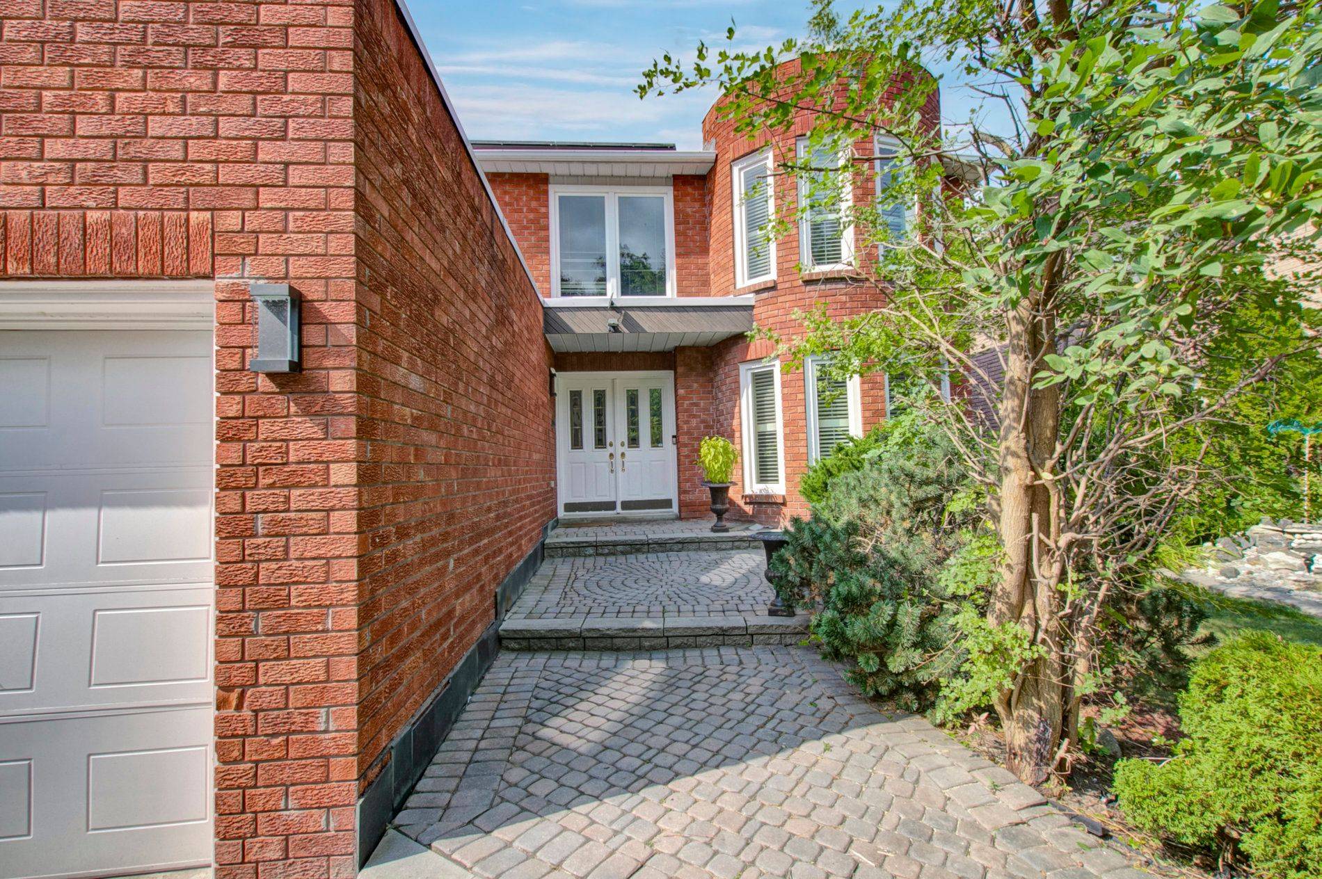 Richmond Hill, ON L4B 1Z3,53 Waltham CRES