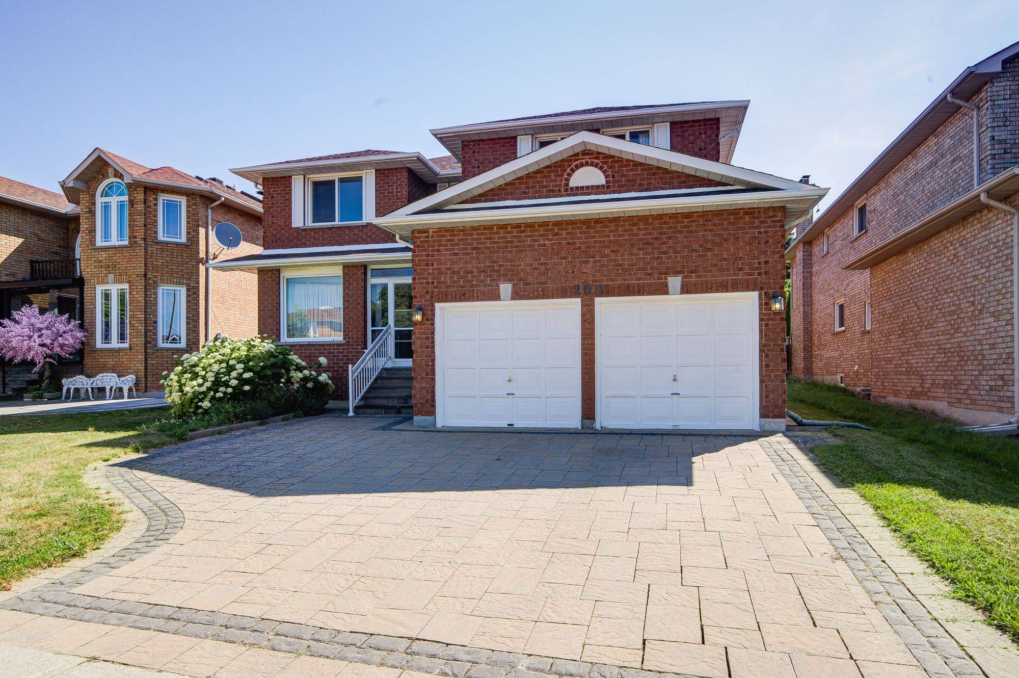 Richmond Hill, ON L4B 3S4,203 Valleymede DR